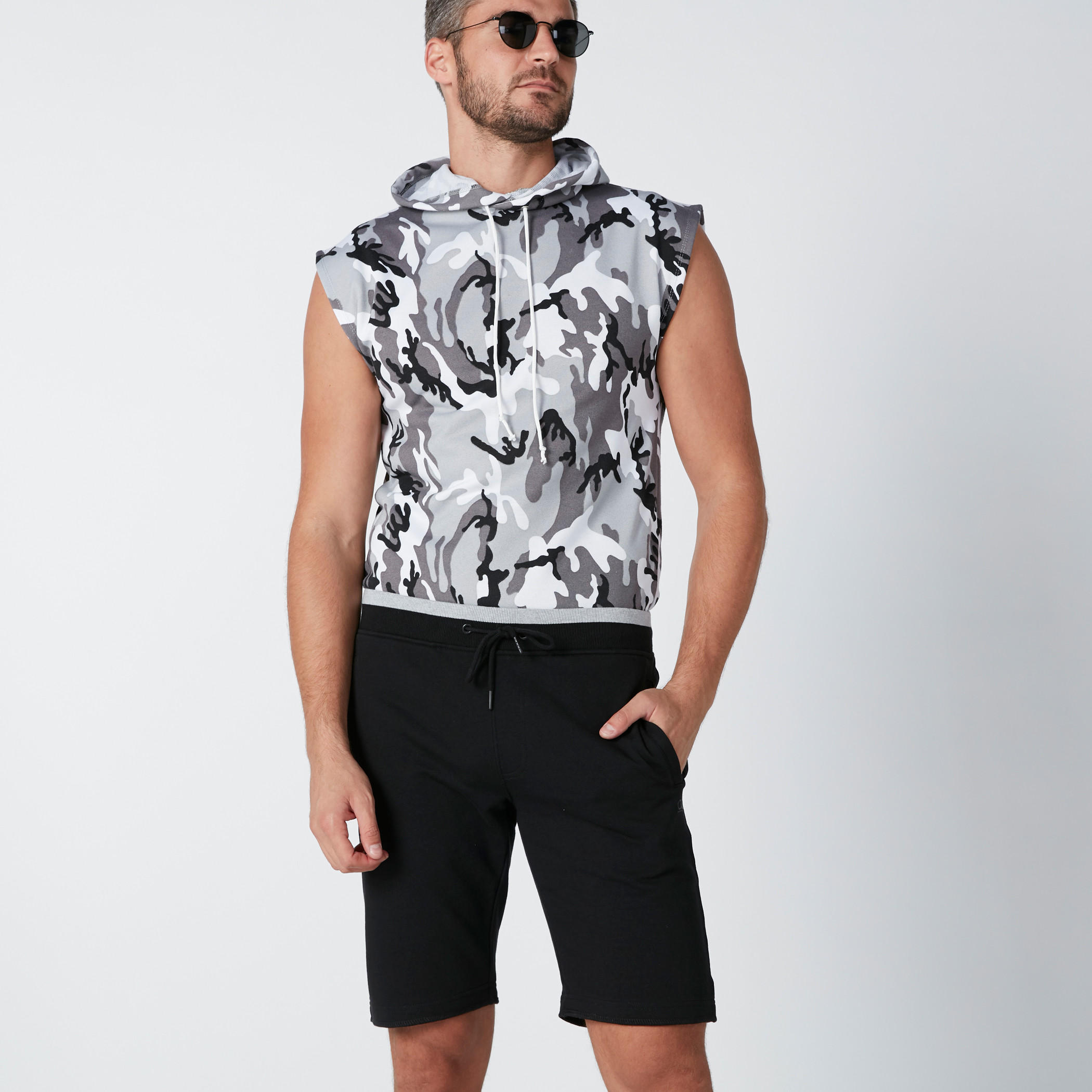 شورت بخصر متوسط الارتفاع ورباط وجيوب-men-clothing-sportswearandactivewear-bottoms-image-1