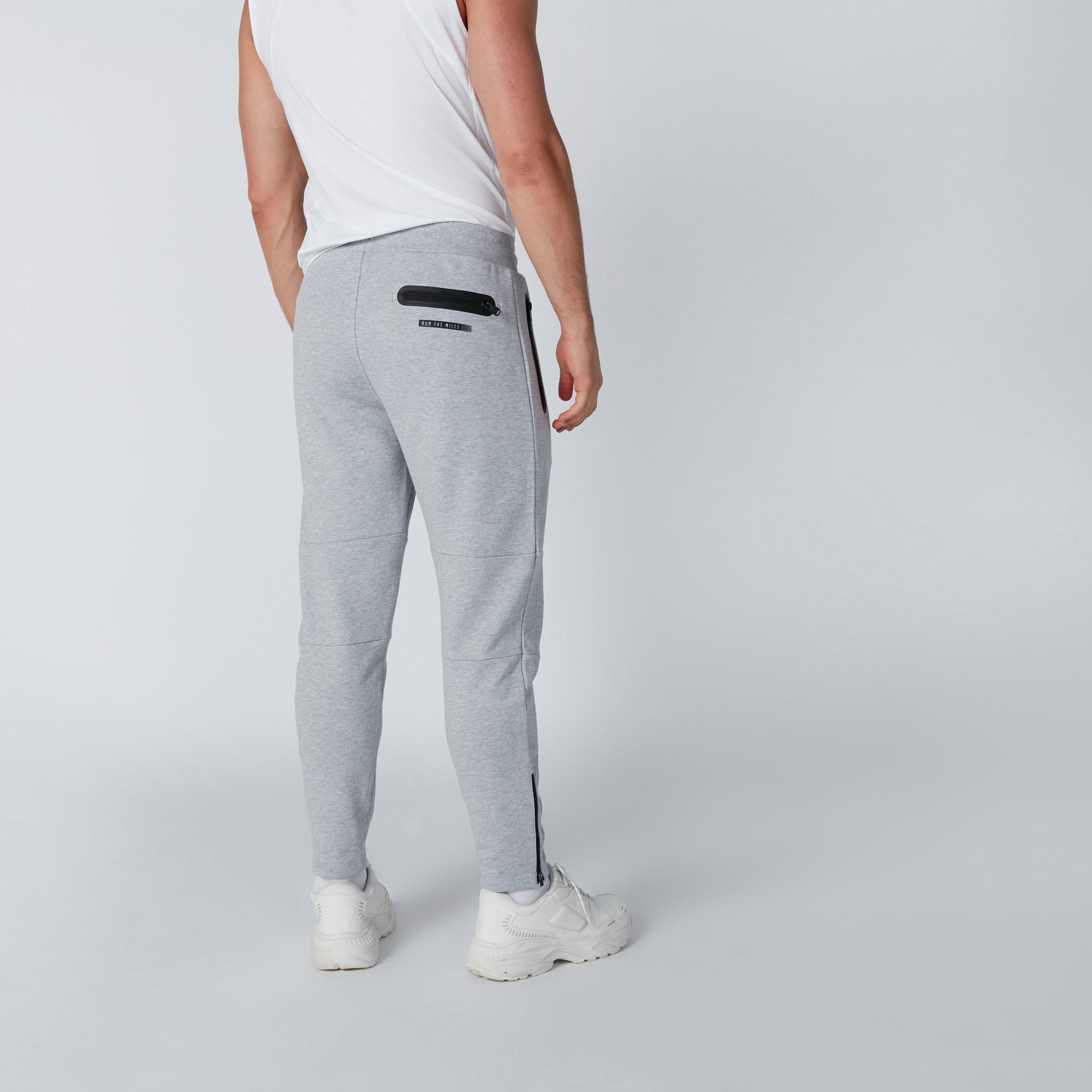 بنطال بخصر مطّاطي متوسط الارتفاع وسحّاب-men-clothing-sportswearandactivewear-bottoms-image-2