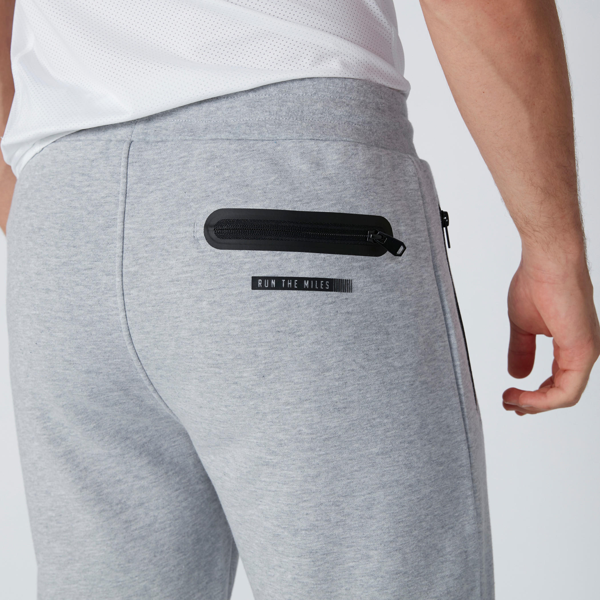 بنطال بخصر مطّاطي متوسط الارتفاع وسحّاب-men-clothing-sportswearandactivewear-bottoms-image-4