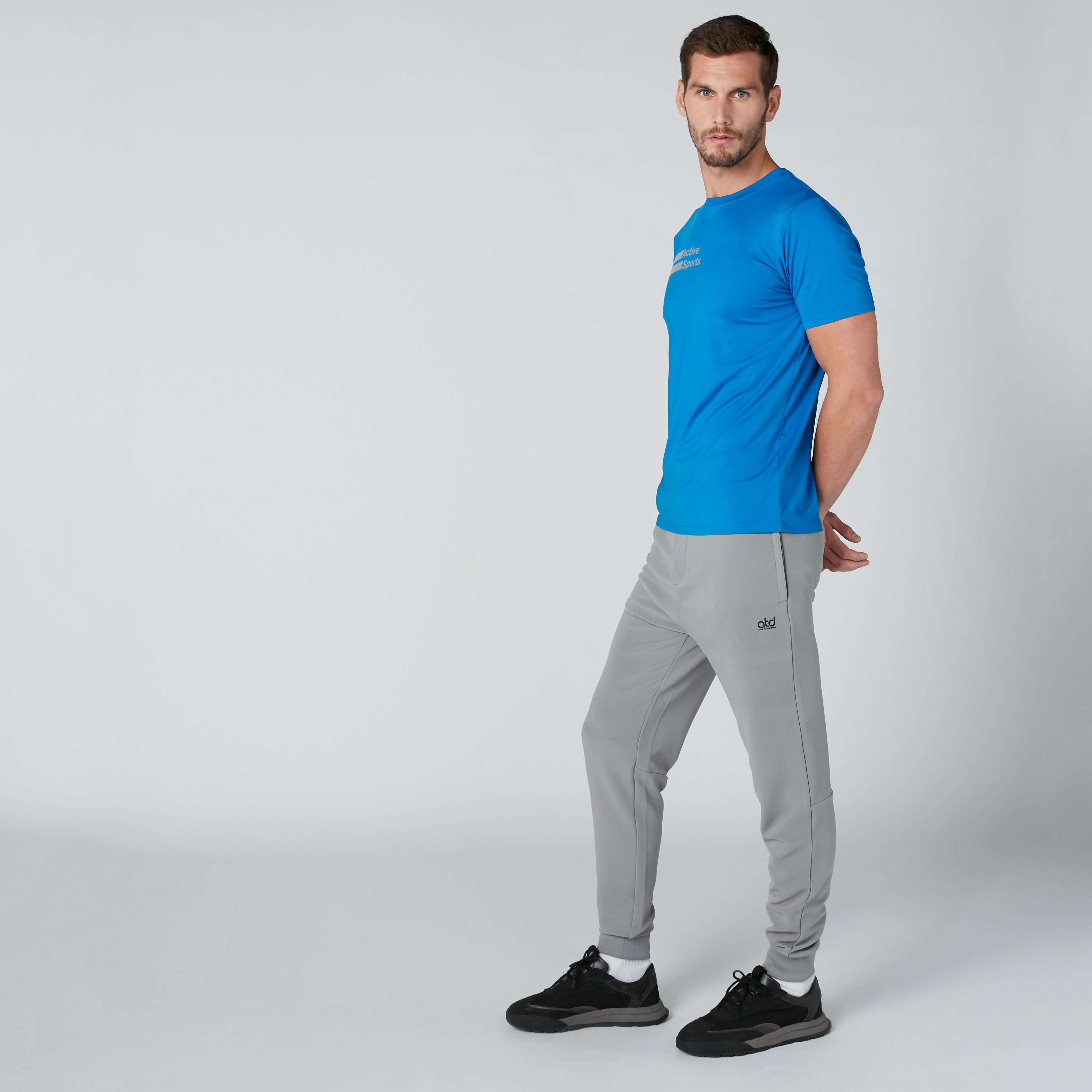 بنطال رياضي بقصة عادية وجيوب-men-clothing-sportswearandactivewear-bottoms-image-1