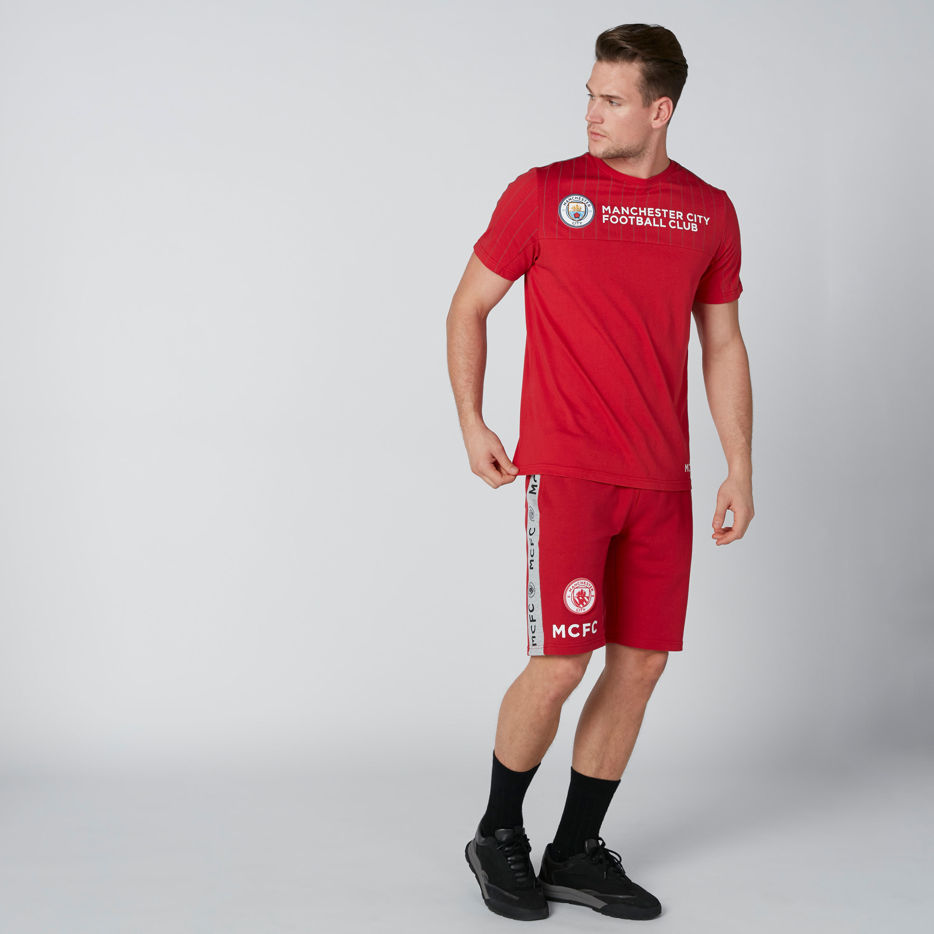 تيشيرت رياضي بياقة مستديرة وأكمام قصيرة وطبعات-men-clothing-sportswearandactivewear-tshirtsandpolos-image-1