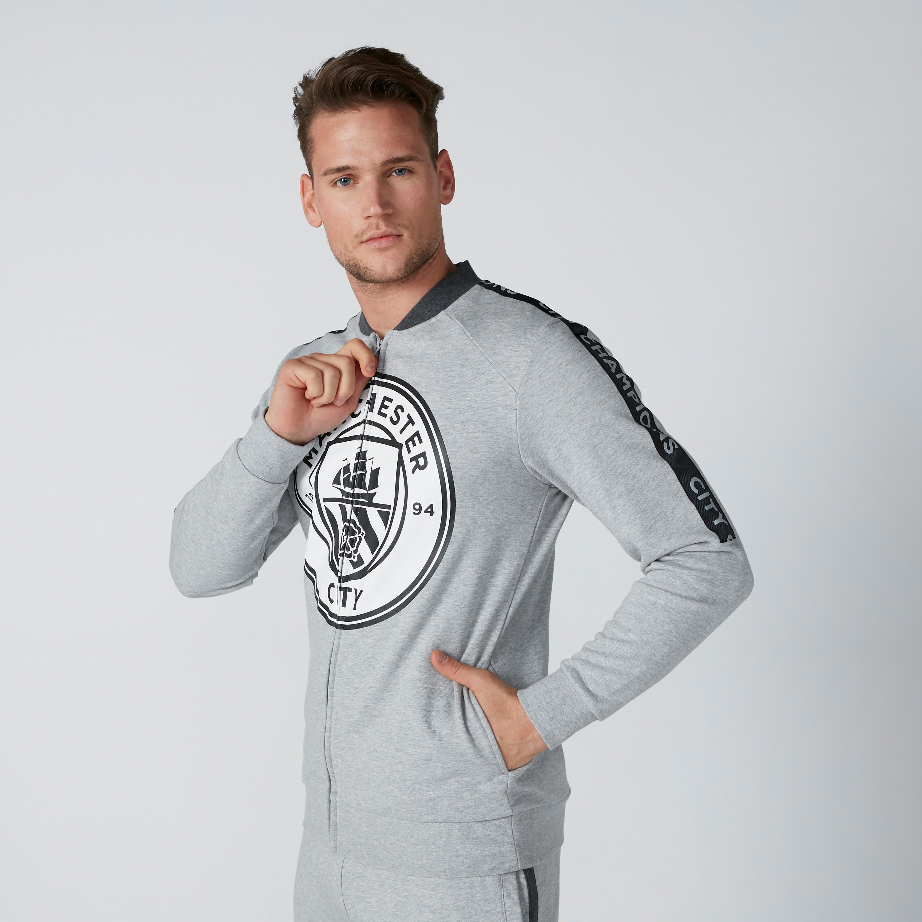 جاكيت بسحّاب إغلاق وجيوب وطبعات مانشستر سيتي-men-clothing-jacketsandblazers-jackets-image-4