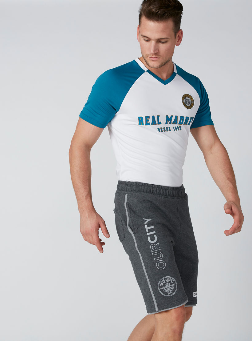 شورت بخصر مطّاطي وجيوب وطبعات-men-clothing-sportswearandactivewear-bottoms-image-3