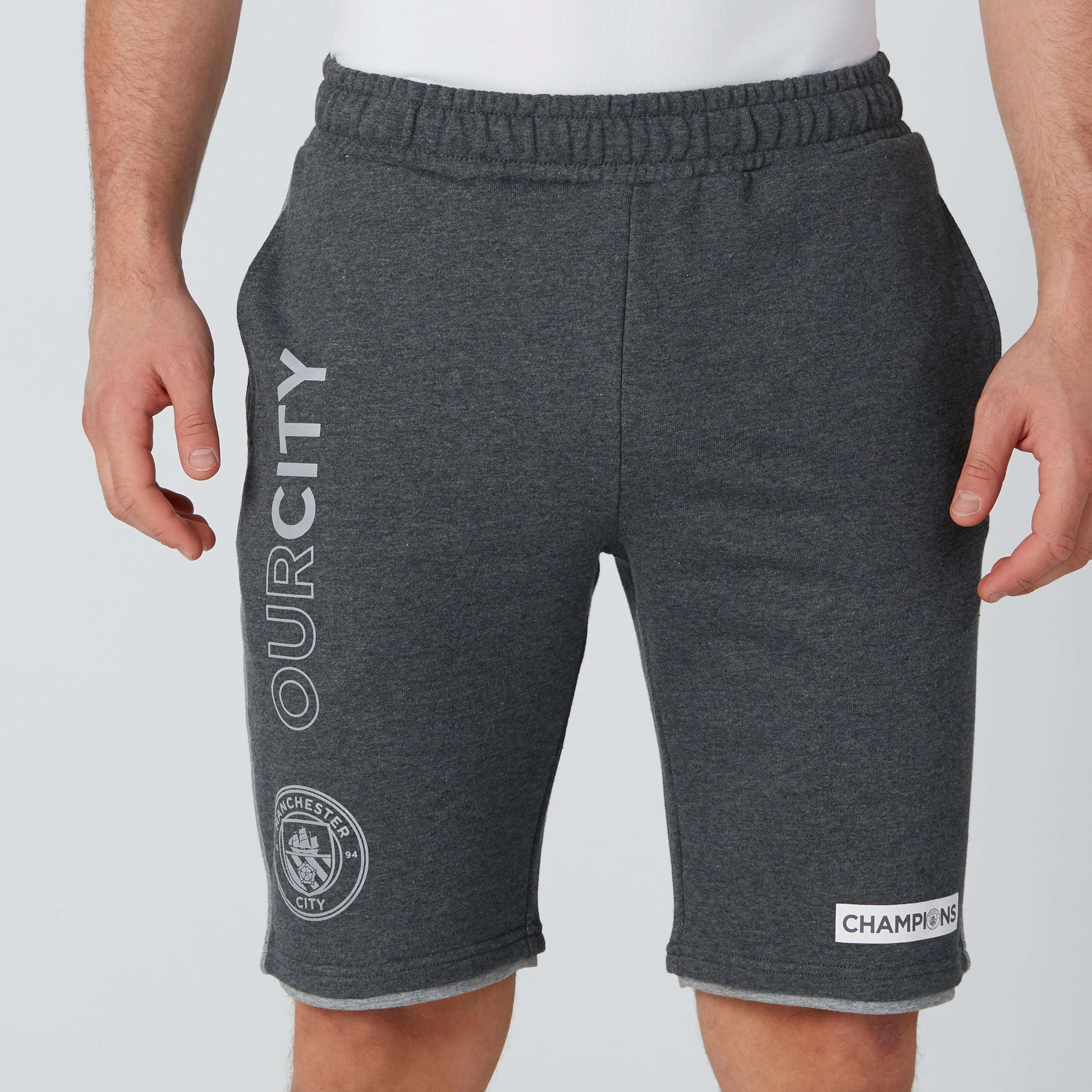 شورت بخصر مطّاطي وجيوب وطبعات-men-clothing-sportswearandactivewear-bottoms-image-5