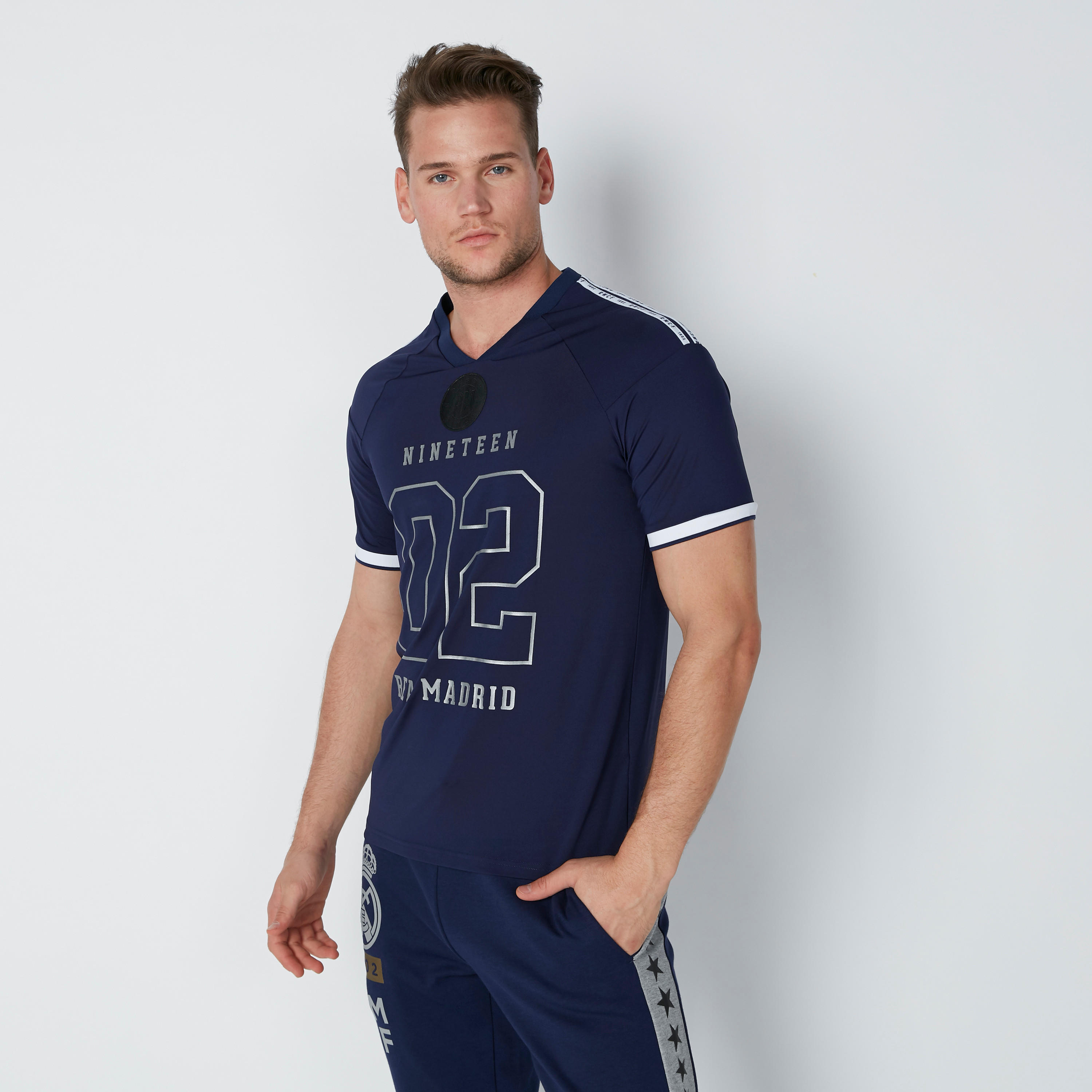 تيشيرت بأكمام قصيرة وطبعات-men-clothing-sportswearandactivewear-tshirtsandpolos-image-1