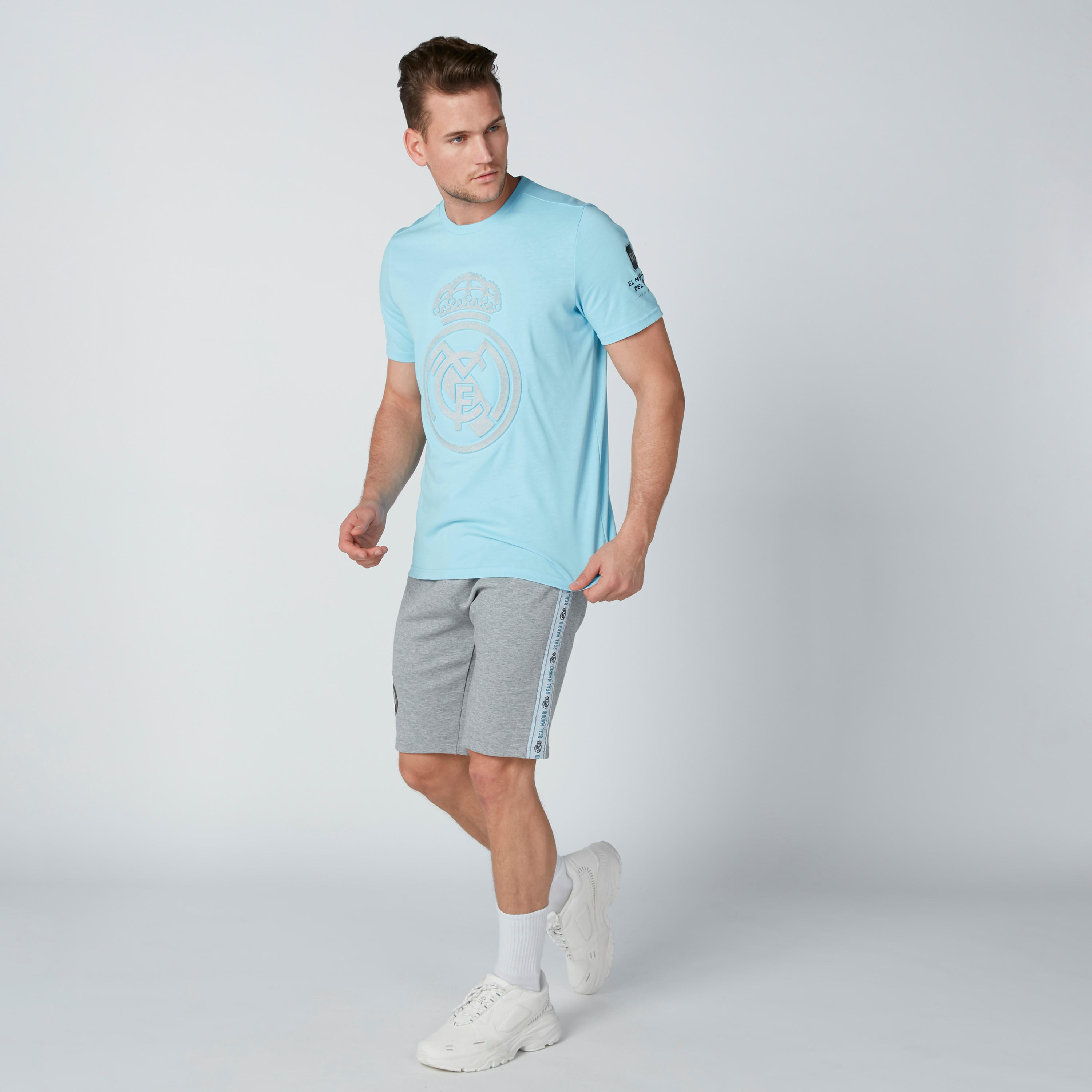 تيشيرت بياقة ضيّقة وأكمام قصيرة وطبعات-men-clothing-sportswearandactivewear-tshirtsandpolos-image-3