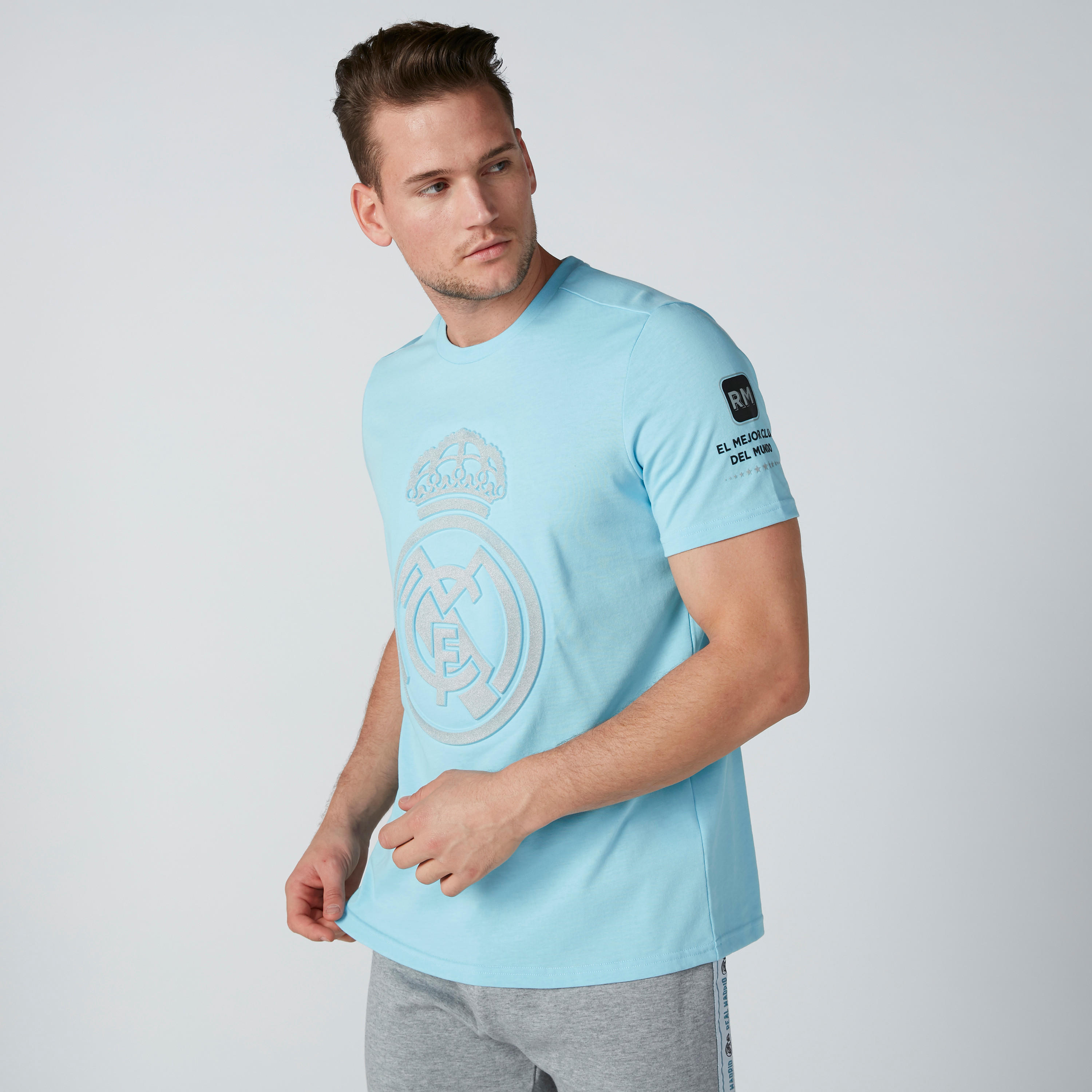 تيشيرت بياقة ضيّقة وأكمام قصيرة وطبعات-men-clothing-sportswearandactivewear-tshirtsandpolos-image-5