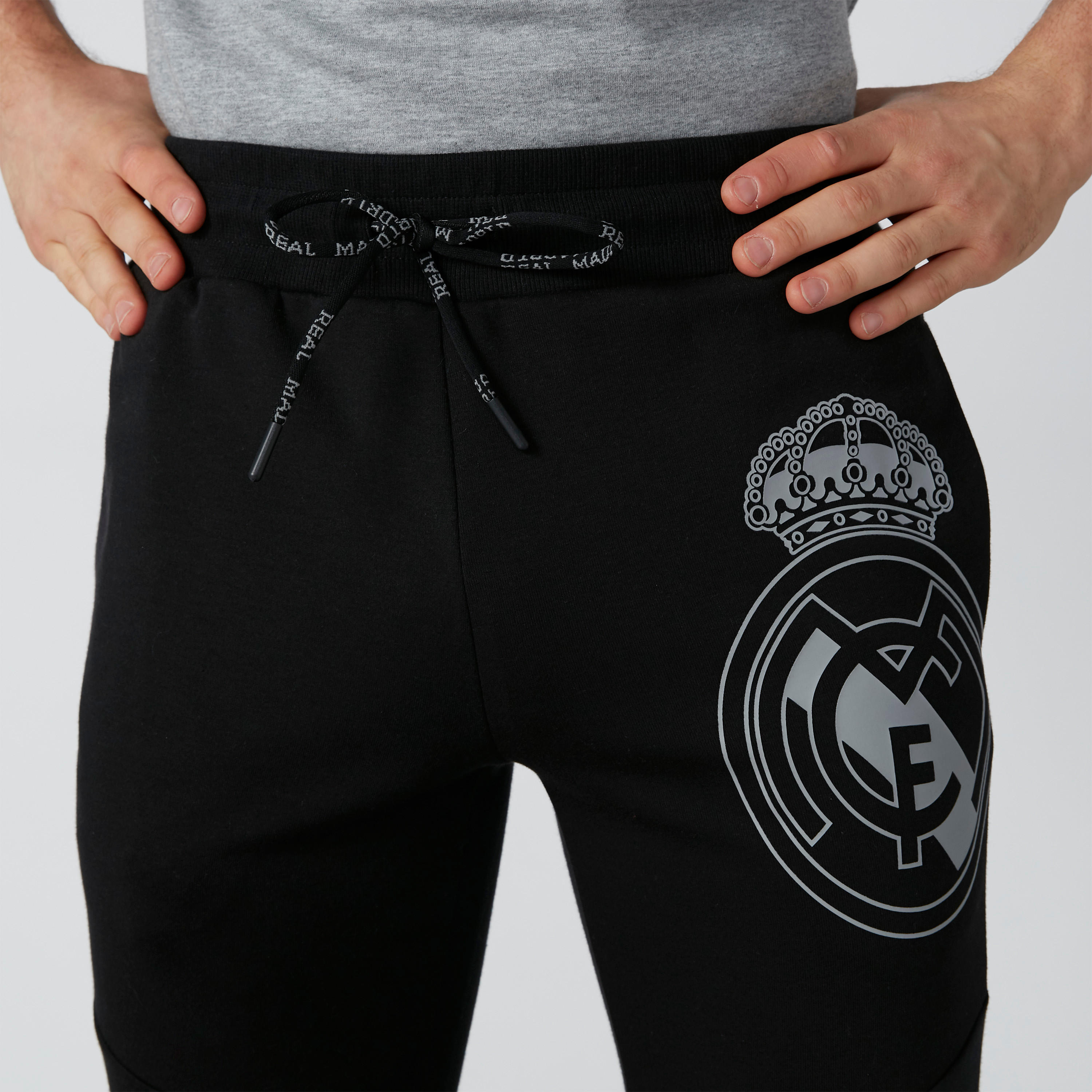 بنطال رياضي بجيوب وطبعات-men-clothing-sportswearandactivewear-bottoms-image-5