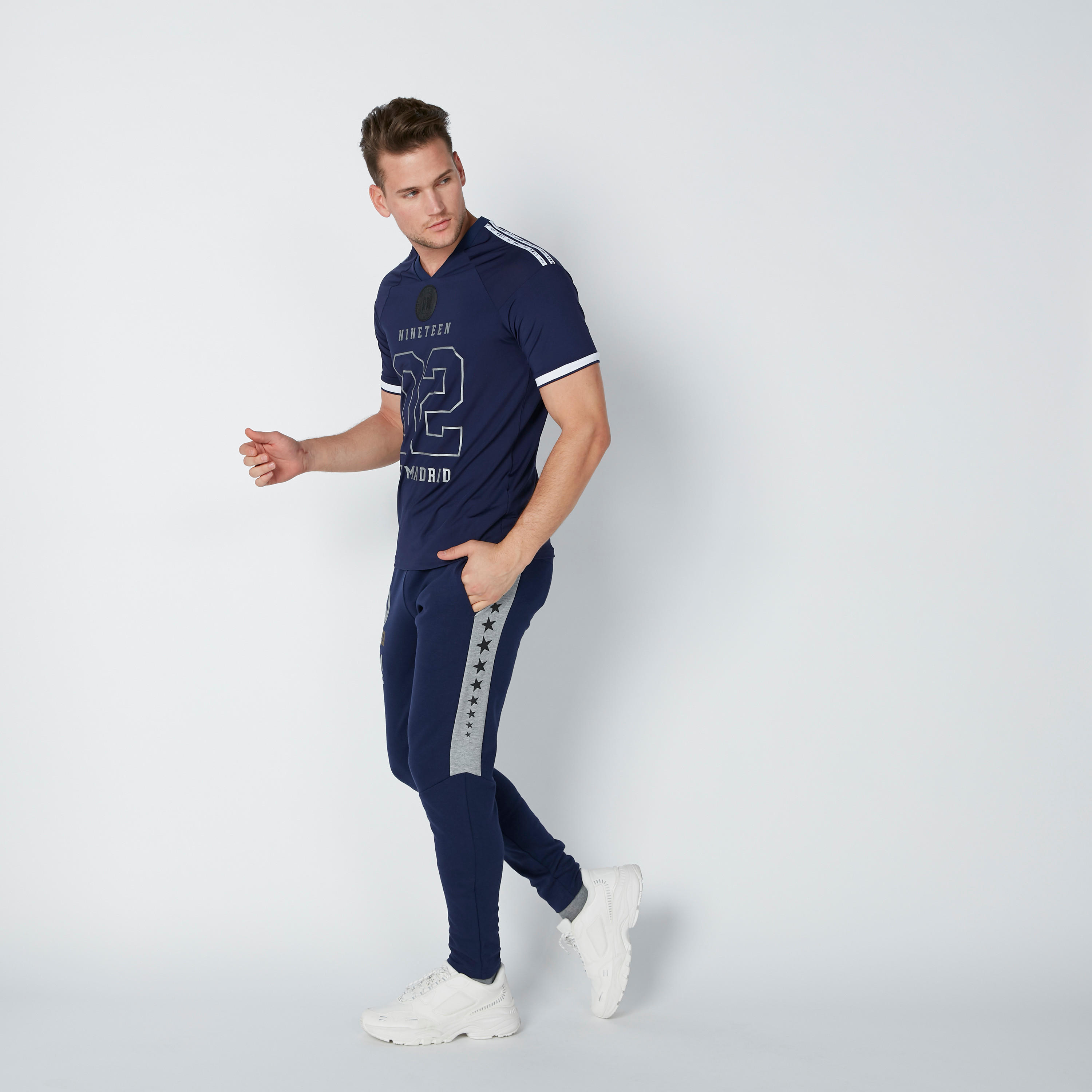 بنطال رياضي برباط وجيوب وطبعات-men-clothing-sportswearandactivewear-bottoms-image-7