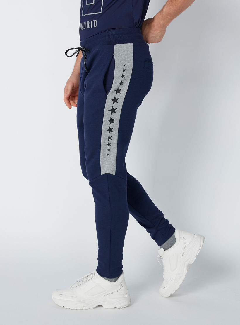 بنطال رياضي برباط وجيوب وطبعات-men-clothing-sportswearandactivewear-bottoms-image-5
