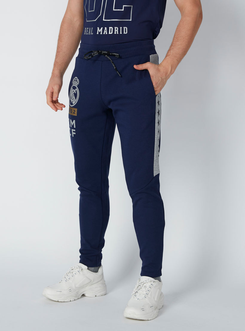 بنطال رياضي برباط وجيوب وطبعات-men-clothing-sportswearandactivewear-bottoms-image-4