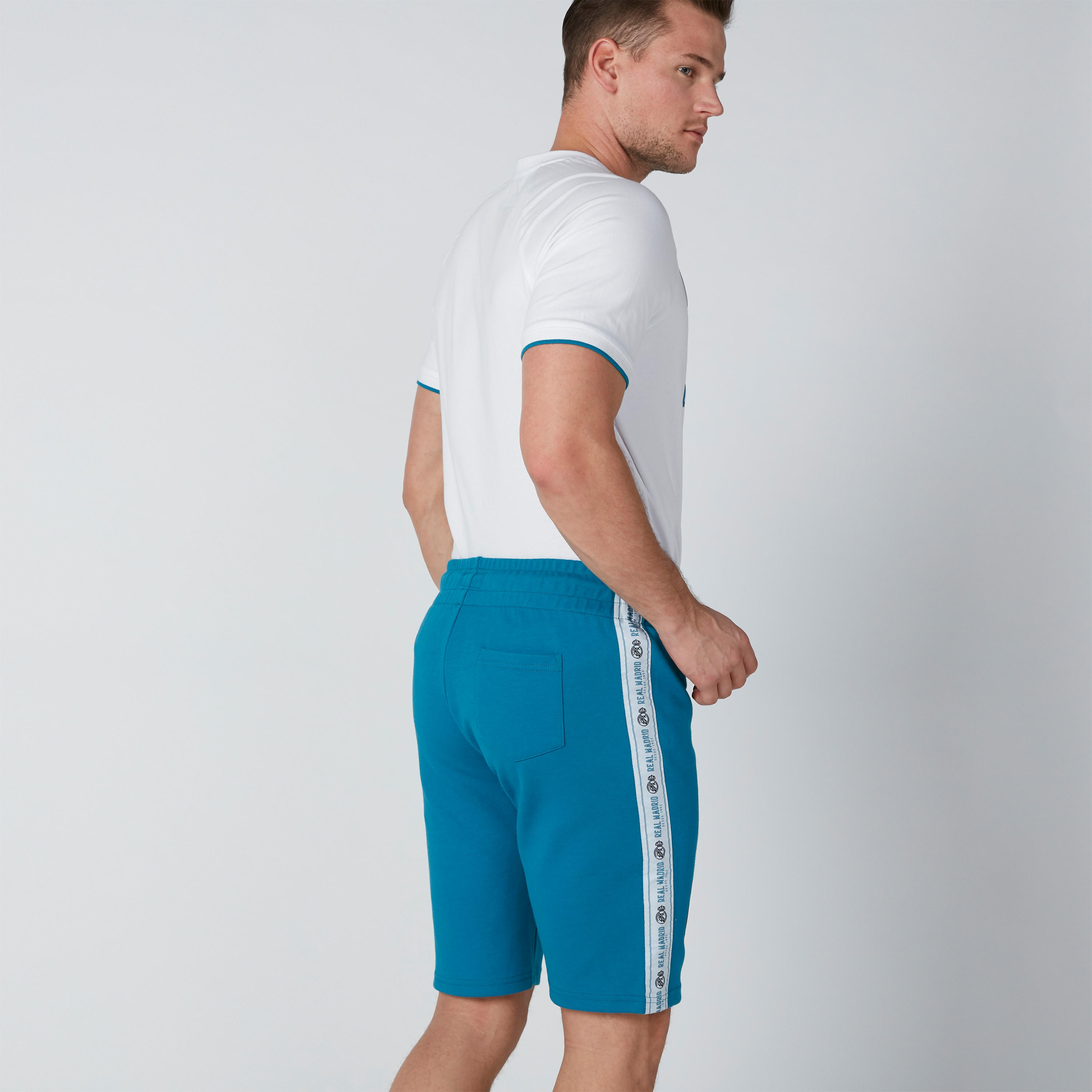 شورت رياضي برباط وجيوب وطبعات-men-clothing-sportswearandactivewear-bottoms-image-2