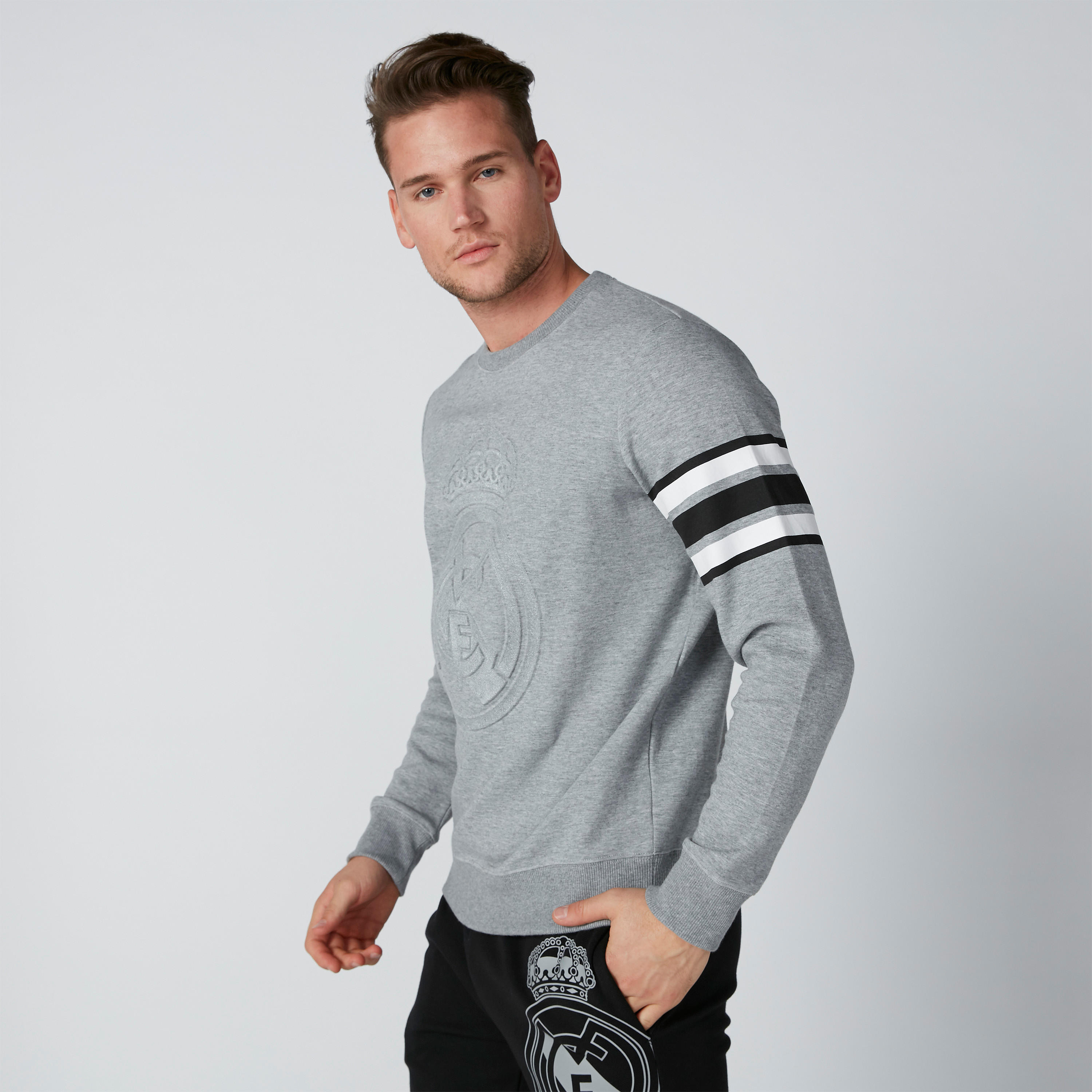 سويت شيرت منقوش بأكمام طويلة-men-winterwear-hoodiesandsweatshirts-image-4
