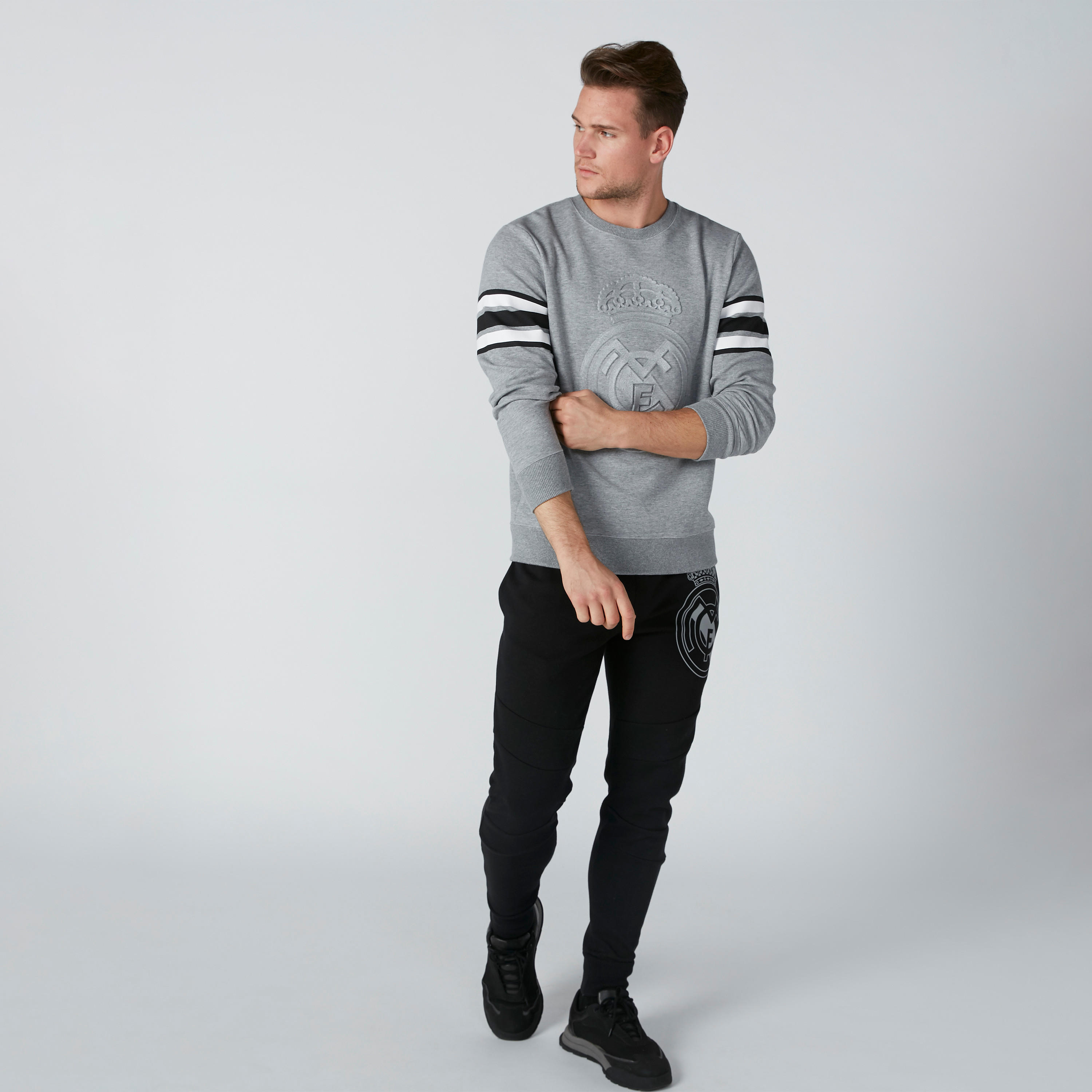 سويت شيرت منقوش بأكمام طويلة-men-winterwear-hoodiesandsweatshirts-image-2