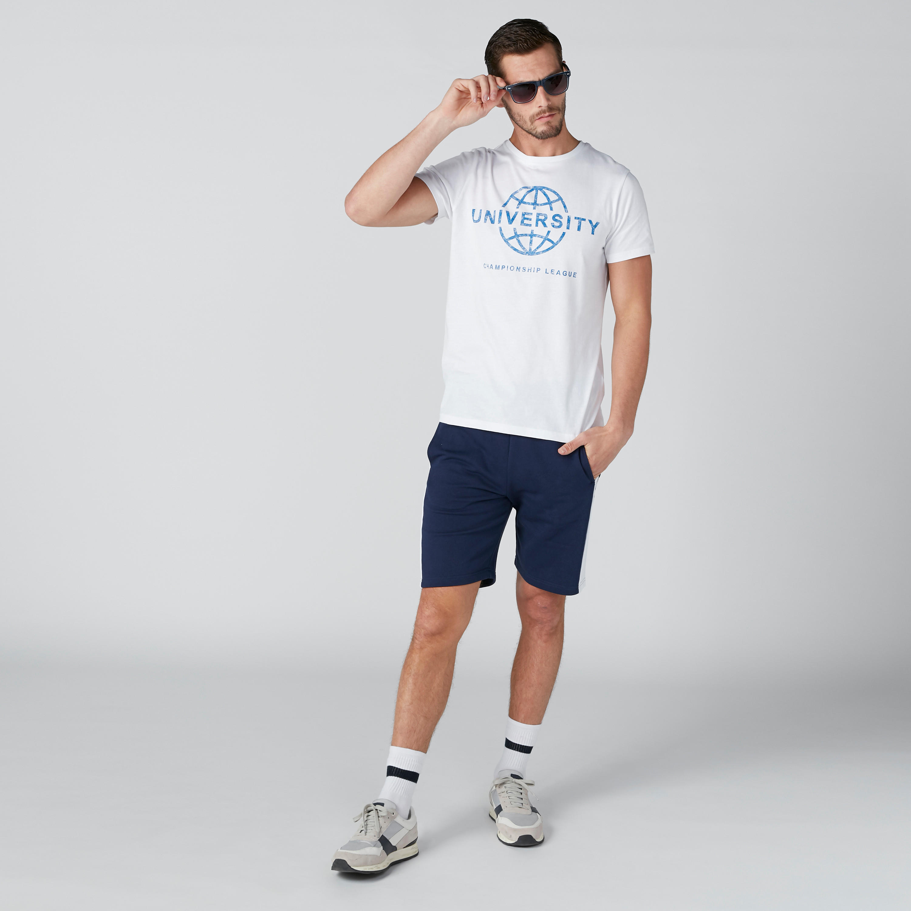 شورت بخصر متوسط الارتفاع ورباط وجيوب وطبعات-men-clothing-bottoms-shorts-image-1