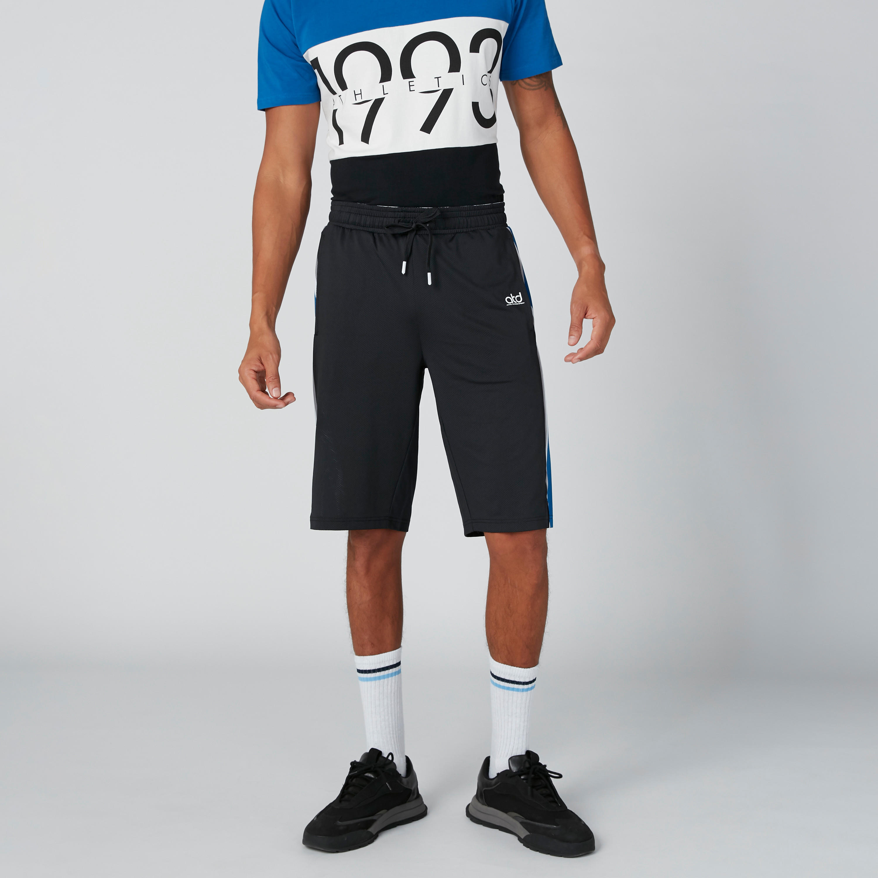 شورت برباط وجيوب وطبعات-men-clothing-sportswearandactivewear-bottoms-image-2