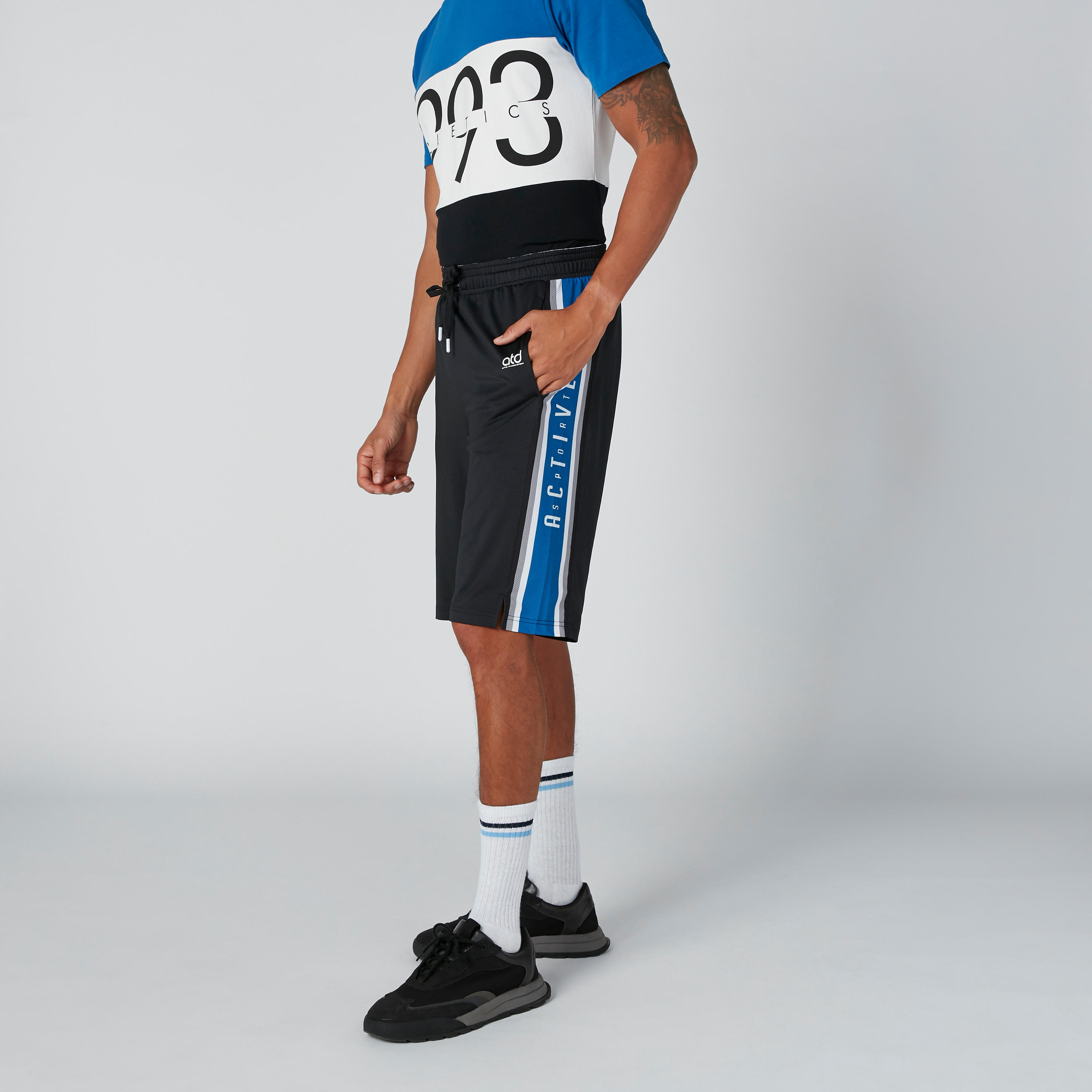 شورت برباط وجيوب وطبعات-men-clothing-sportswearandactivewear-bottoms-image-4