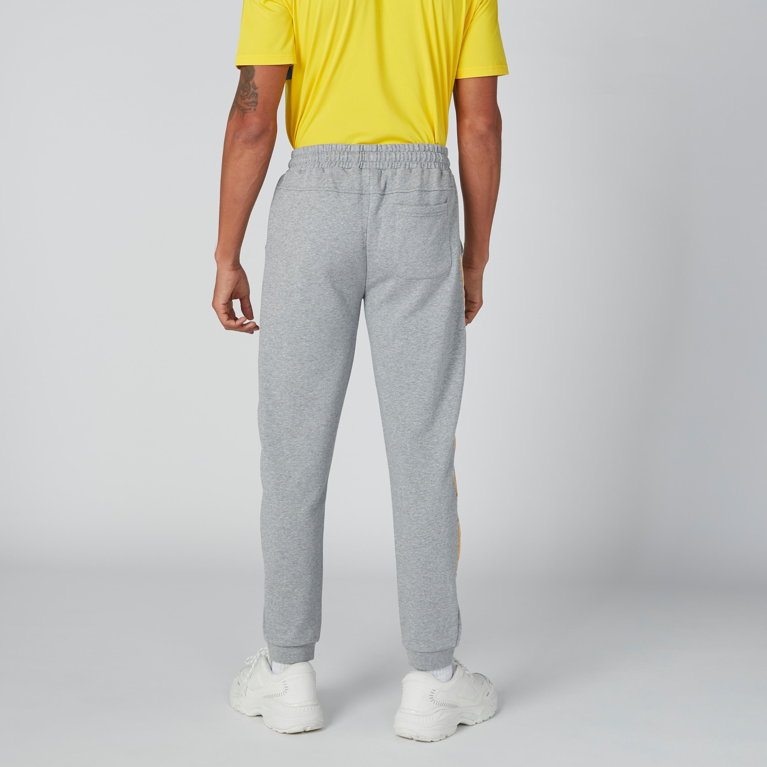 بنطال رياضي بقصّة عادية وجيوب وخصر متوسط الارتفاع وشريطة جانبية-men-clothing-bottoms-joggers-image-2
