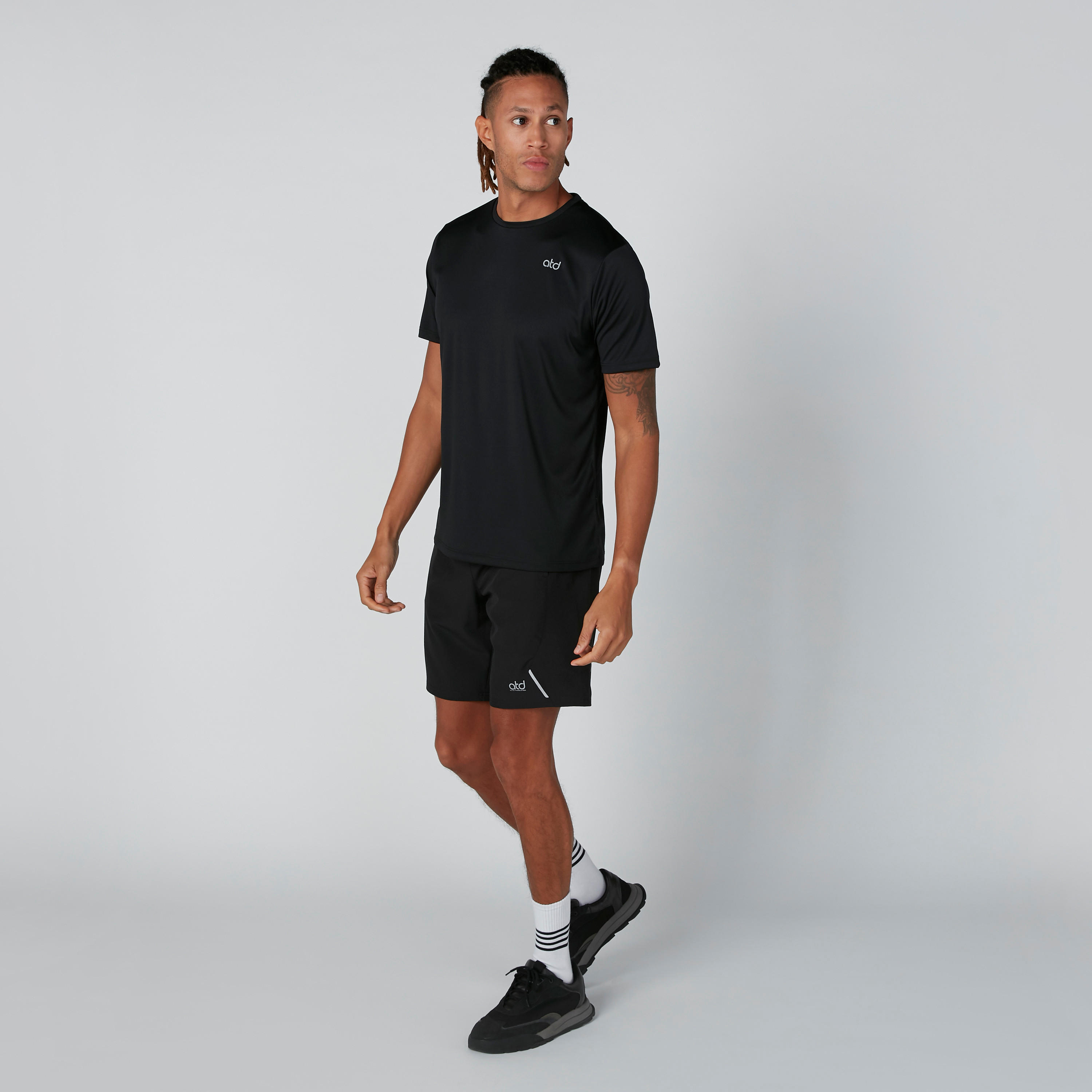 تيشيرت بياقة مستديرة وأكمام قصيرة-men-clothing-sportswearandactivewear-tshirtsandpolos-image-10