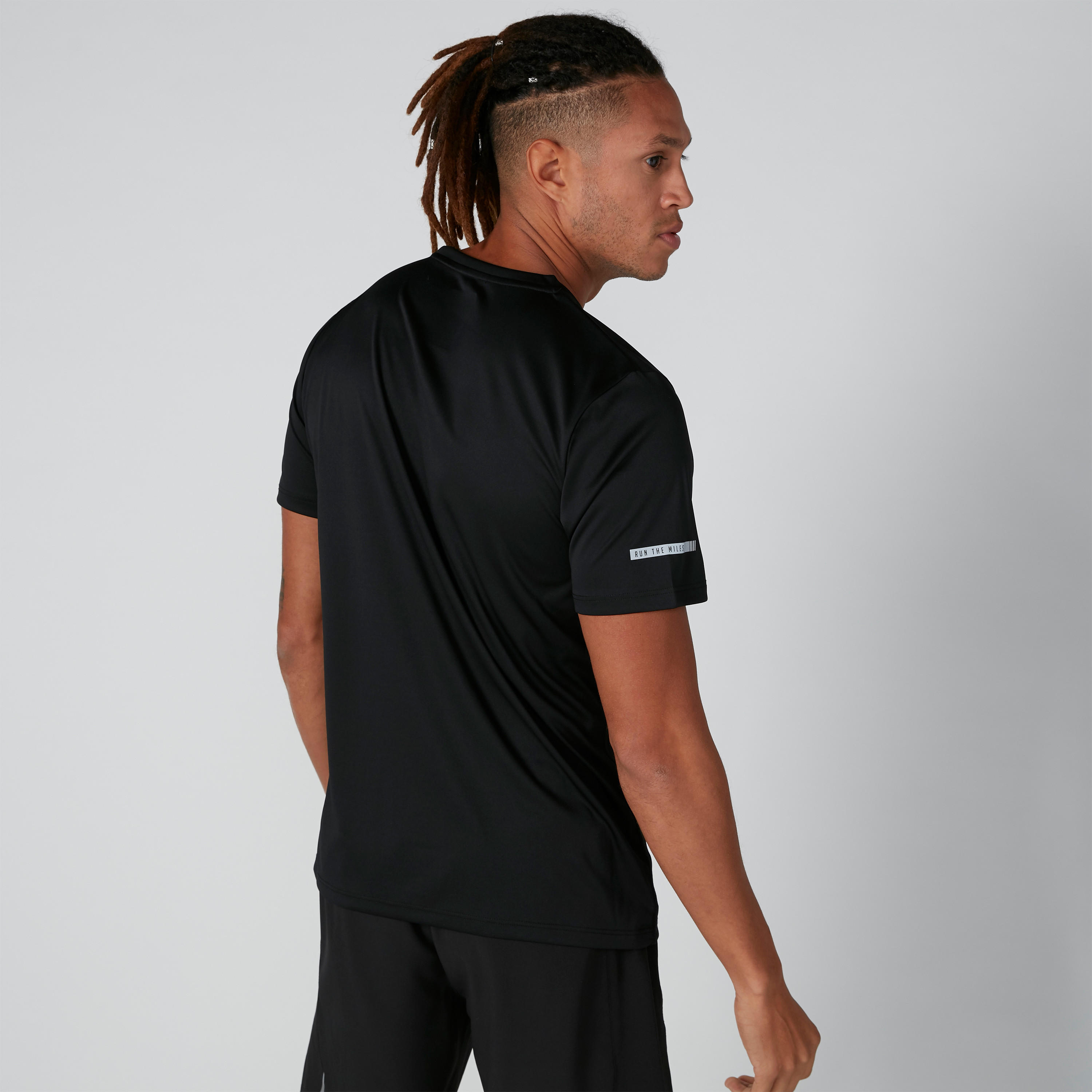 تيشيرت بياقة مستديرة وأكمام قصيرة-men-clothing-sportswearandactivewear-tshirtsandpolos-image-11