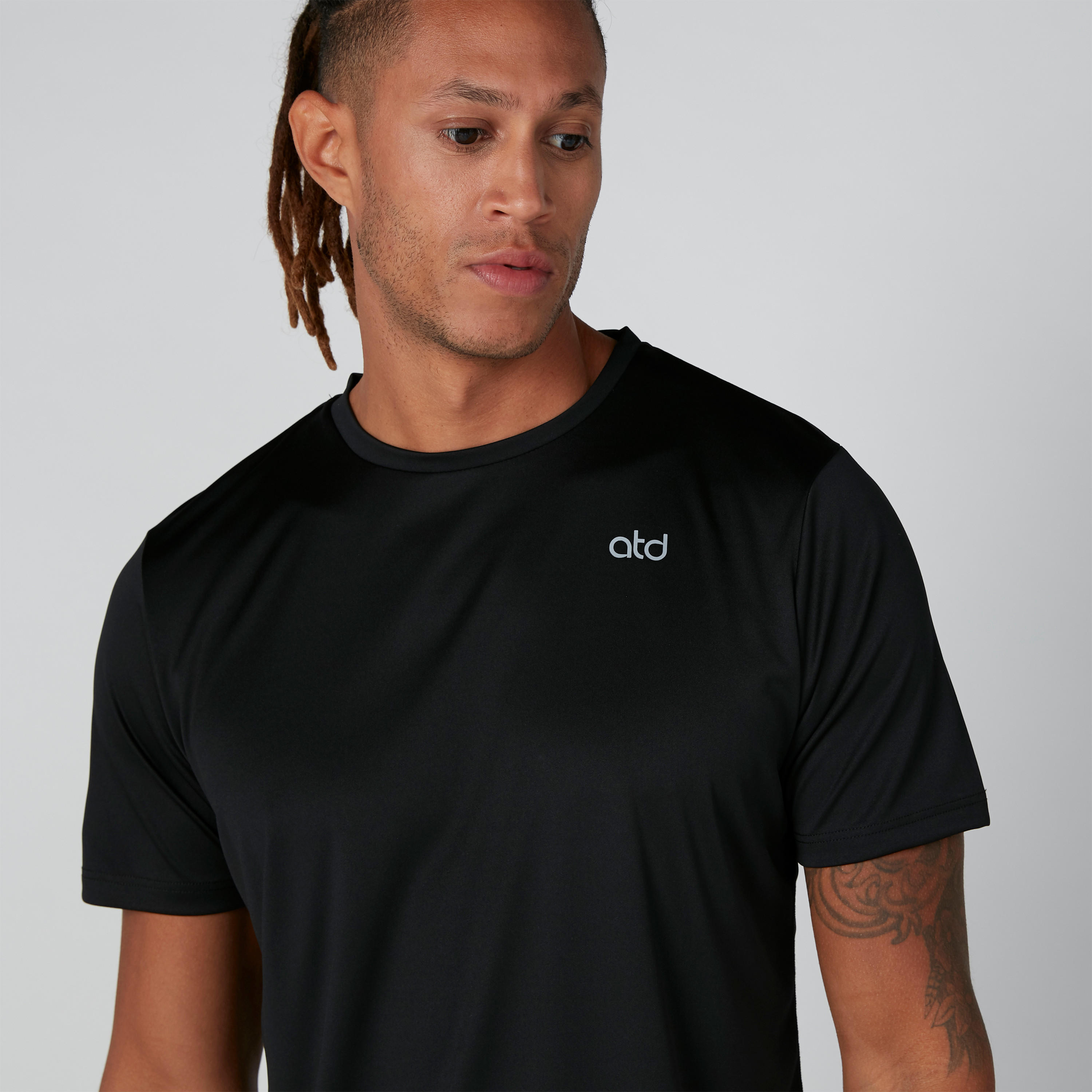 تيشيرت بياقة مستديرة وأكمام قصيرة-men-clothing-sportswearandactivewear-tshirtsandpolos-image-13
