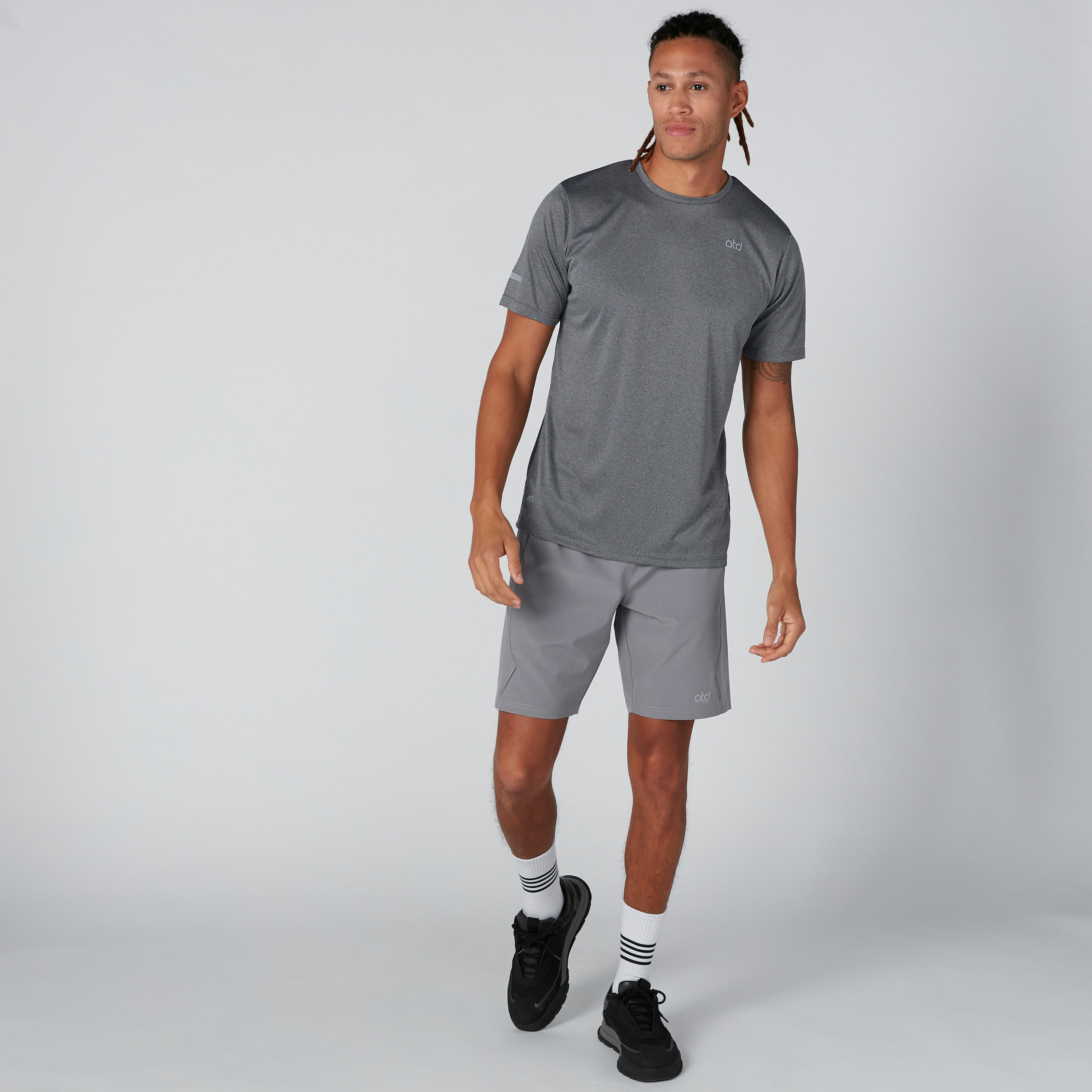 تيشيرت بياقة مستديرة وأكمام قصيرة-men-clothing-sportswearandactivewear-tshirtsandpolos-image-16