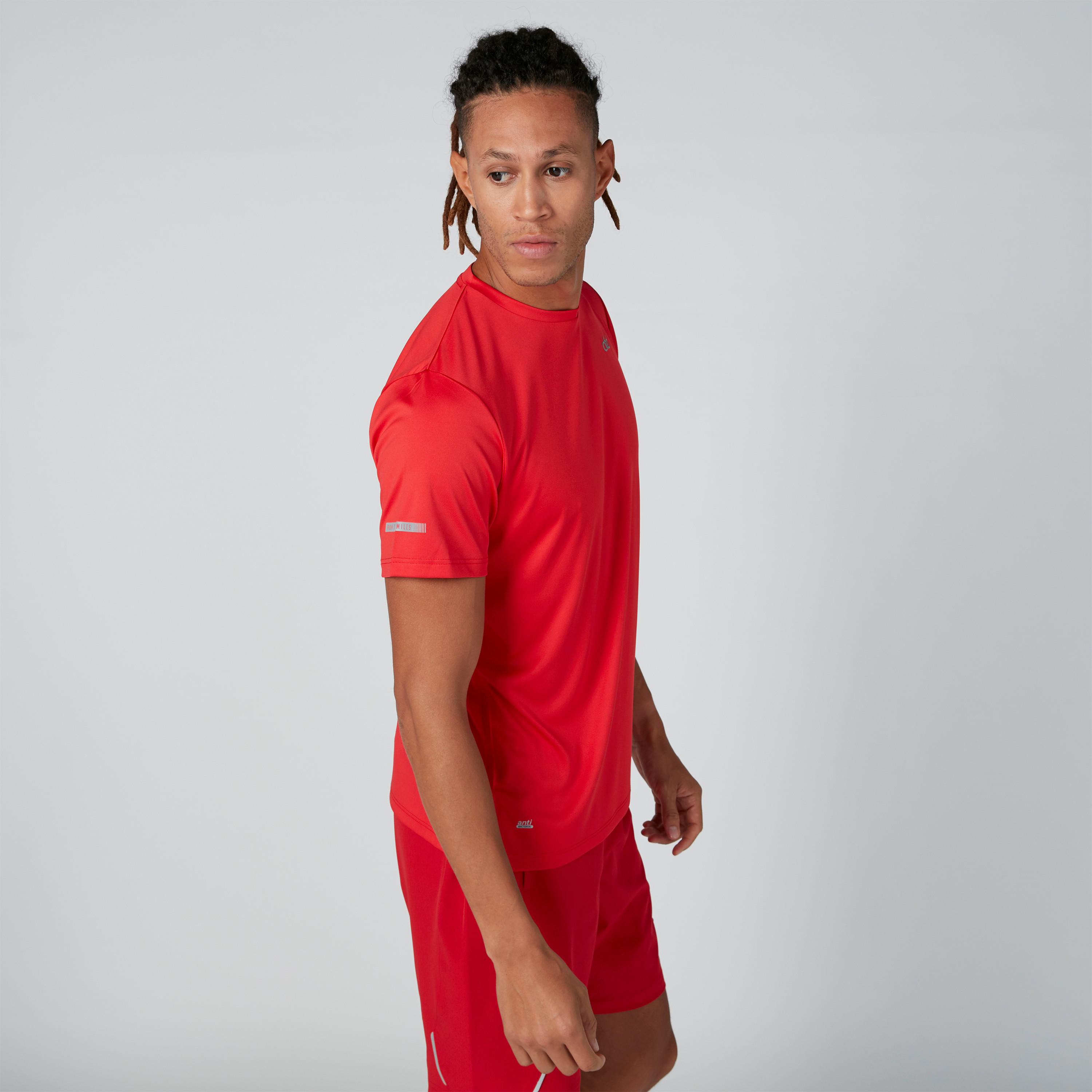 تيشيرت بياقة مستديرة وأكمام قصيرة-men-clothing-sportswearandactivewear-tshirtsandpolos-image-5