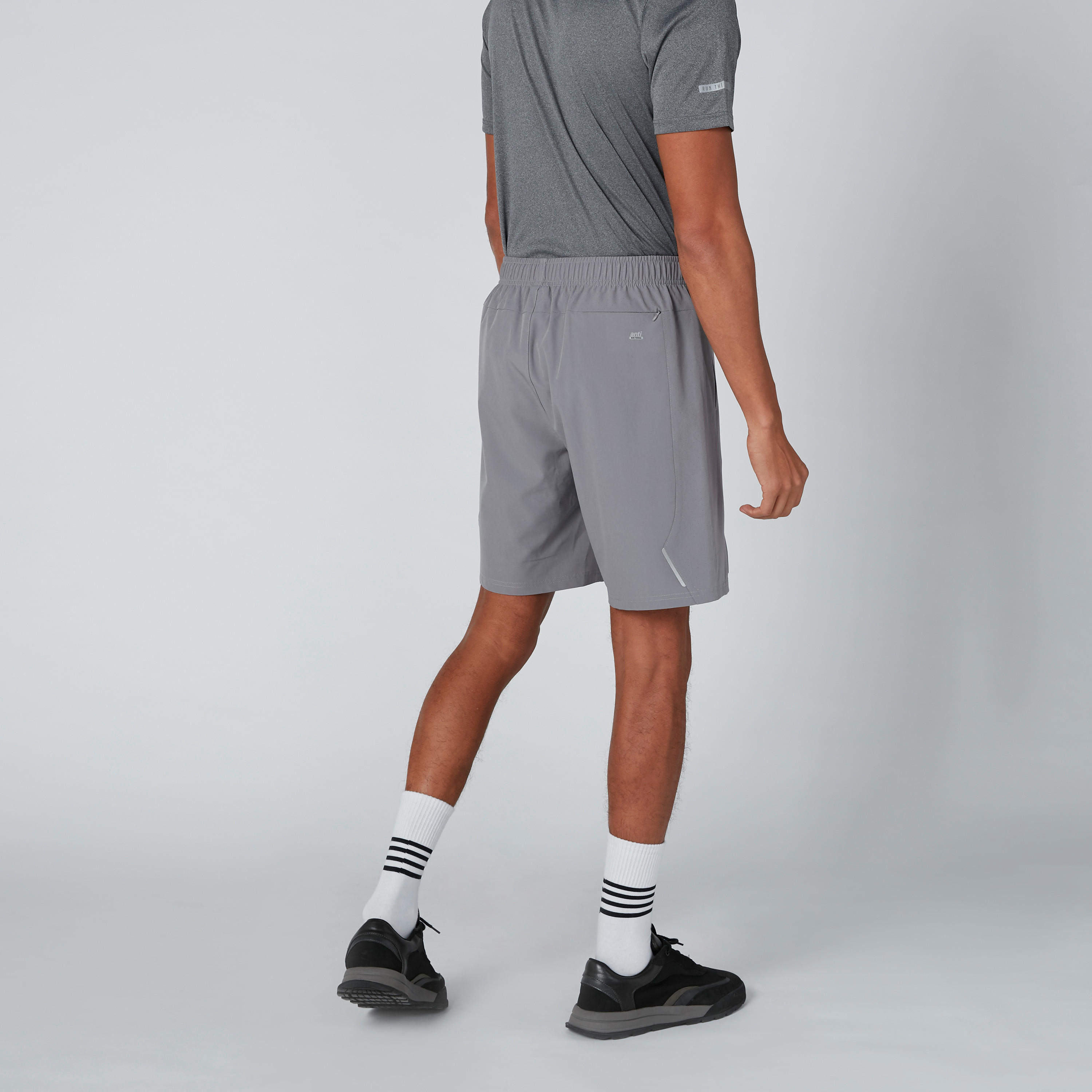 شورت بخصر مطّاطي وجيوب-men-clothing-sportswearandactivewear-bottoms-image-1