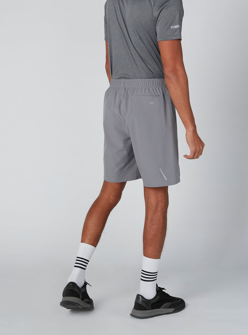 شورت بخصر مطّاطي وجيوب-men-clothing-sportswearandactivewear-bottoms-image-1