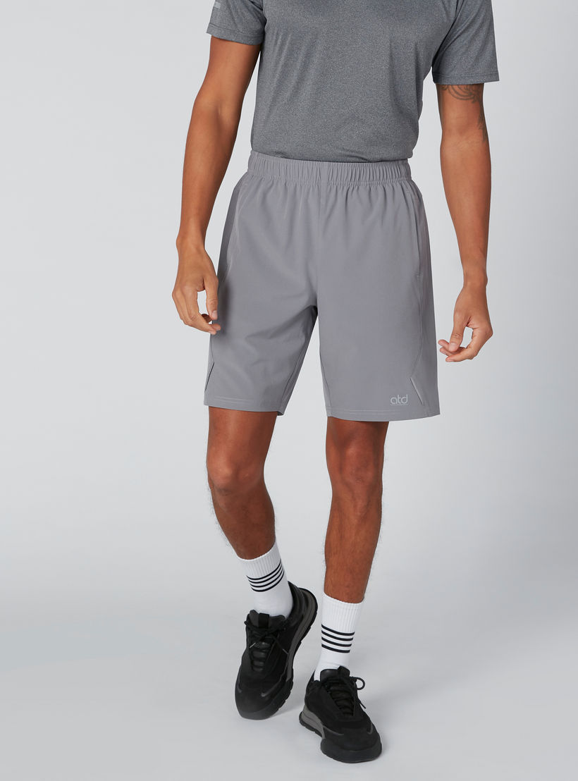 شورت بخصر مطّاطي وجيوب-men-clothing-sportswearandactivewear-bottoms-image-2