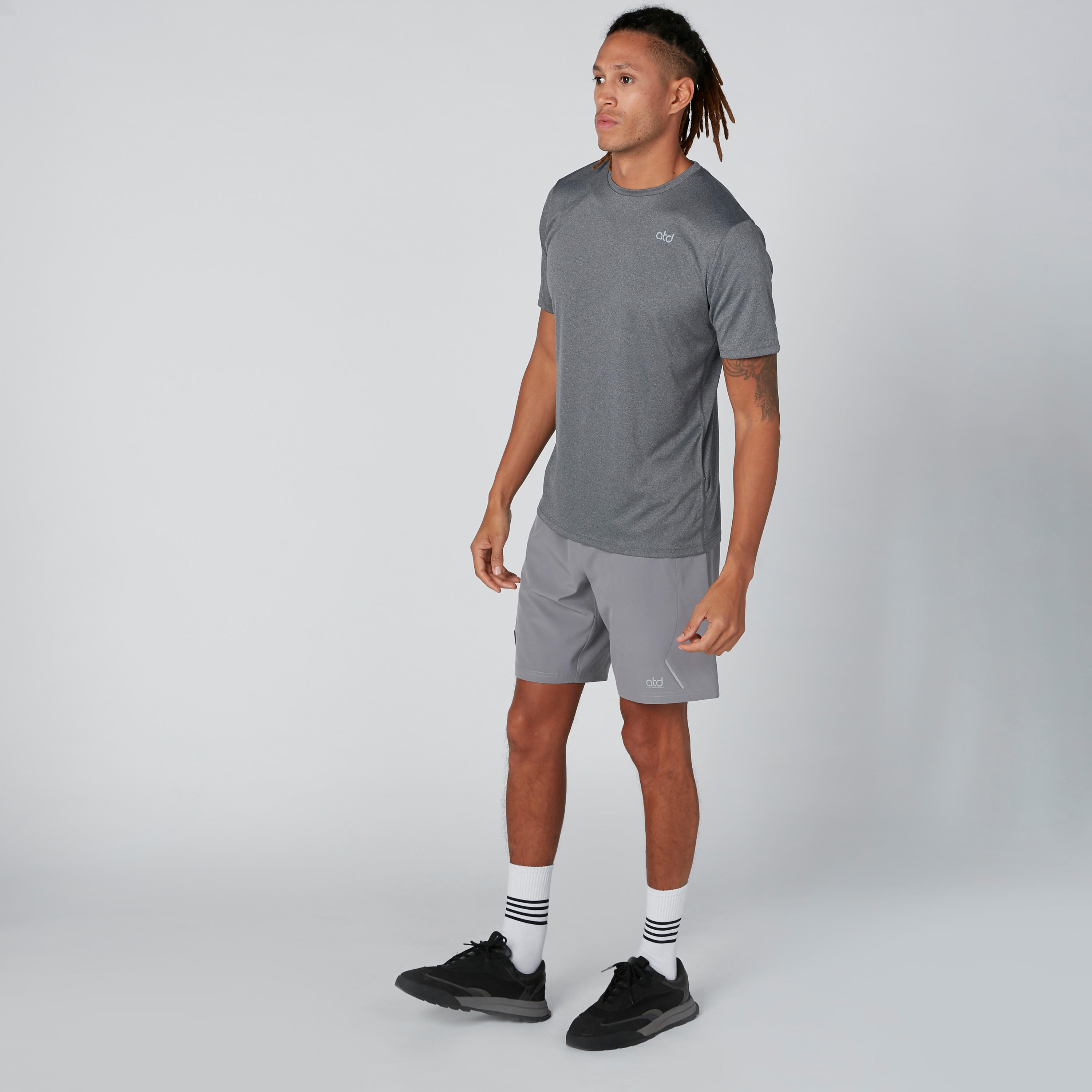شورت بخصر مطّاطي وجيوب-men-clothing-sportswearandactivewear-bottoms-image-3