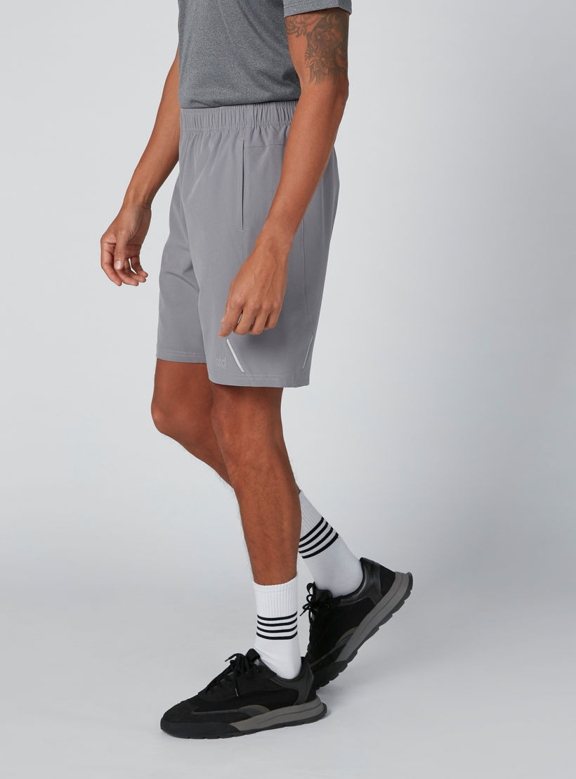 شورت بخصر مطّاطي وجيوب-men-clothing-sportswearandactivewear-bottoms-image-4