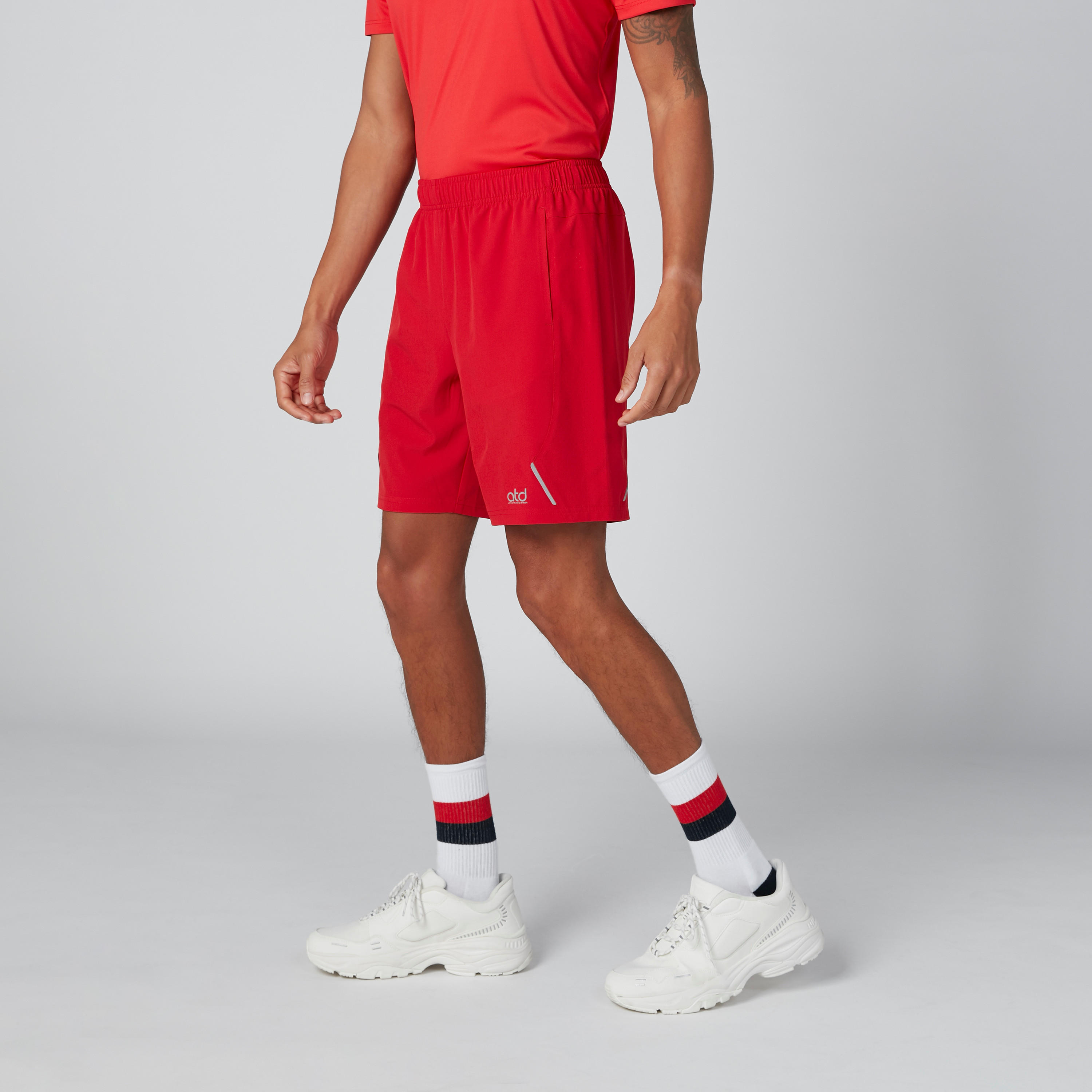 شورت بخصر مطّاطي وجيوب وطبعات-men-clothing-sportswearandactivewear-bottoms-image-1