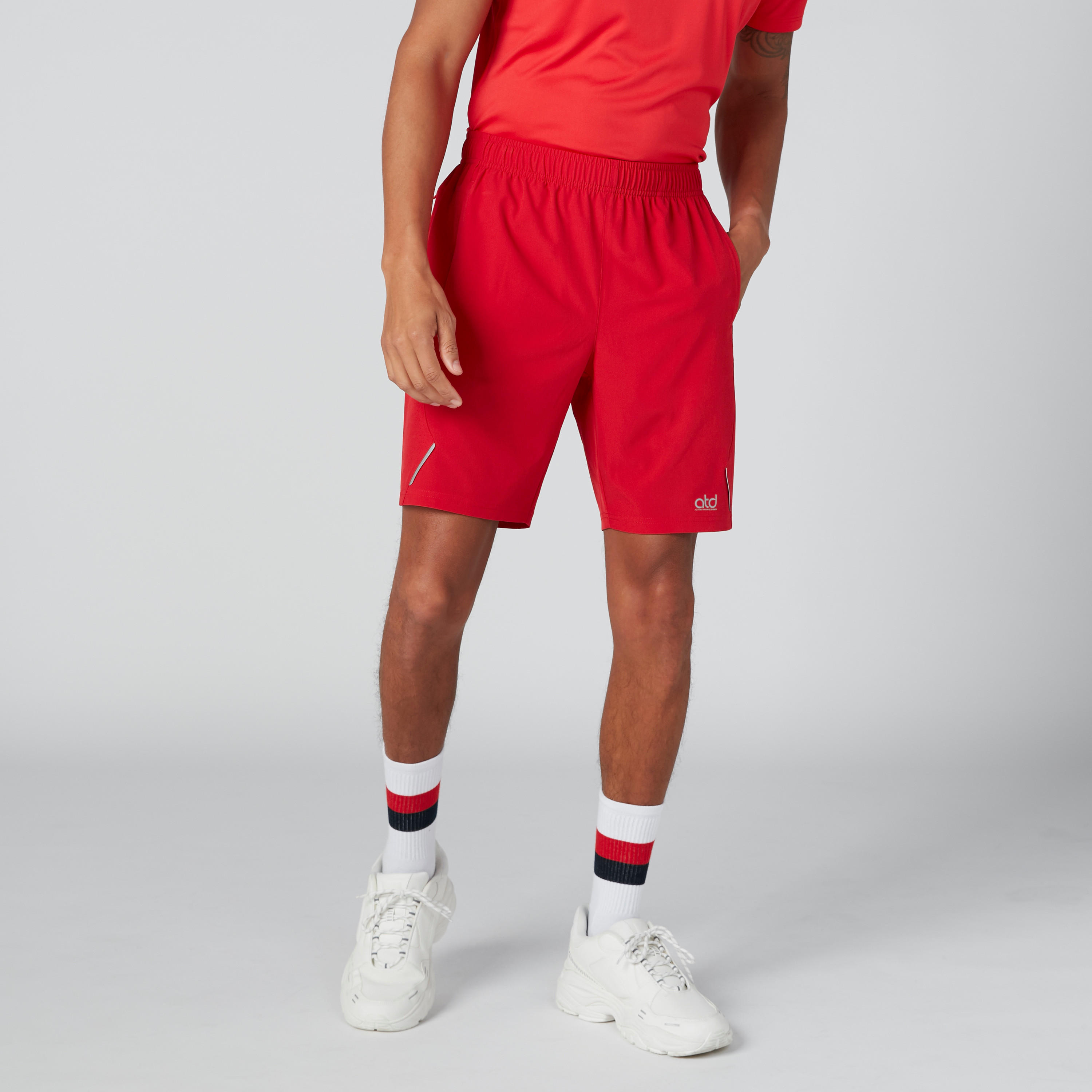 شورت بخصر مطّاطي وجيوب وطبعات-men-clothing-sportswearandactivewear-bottoms-image-4