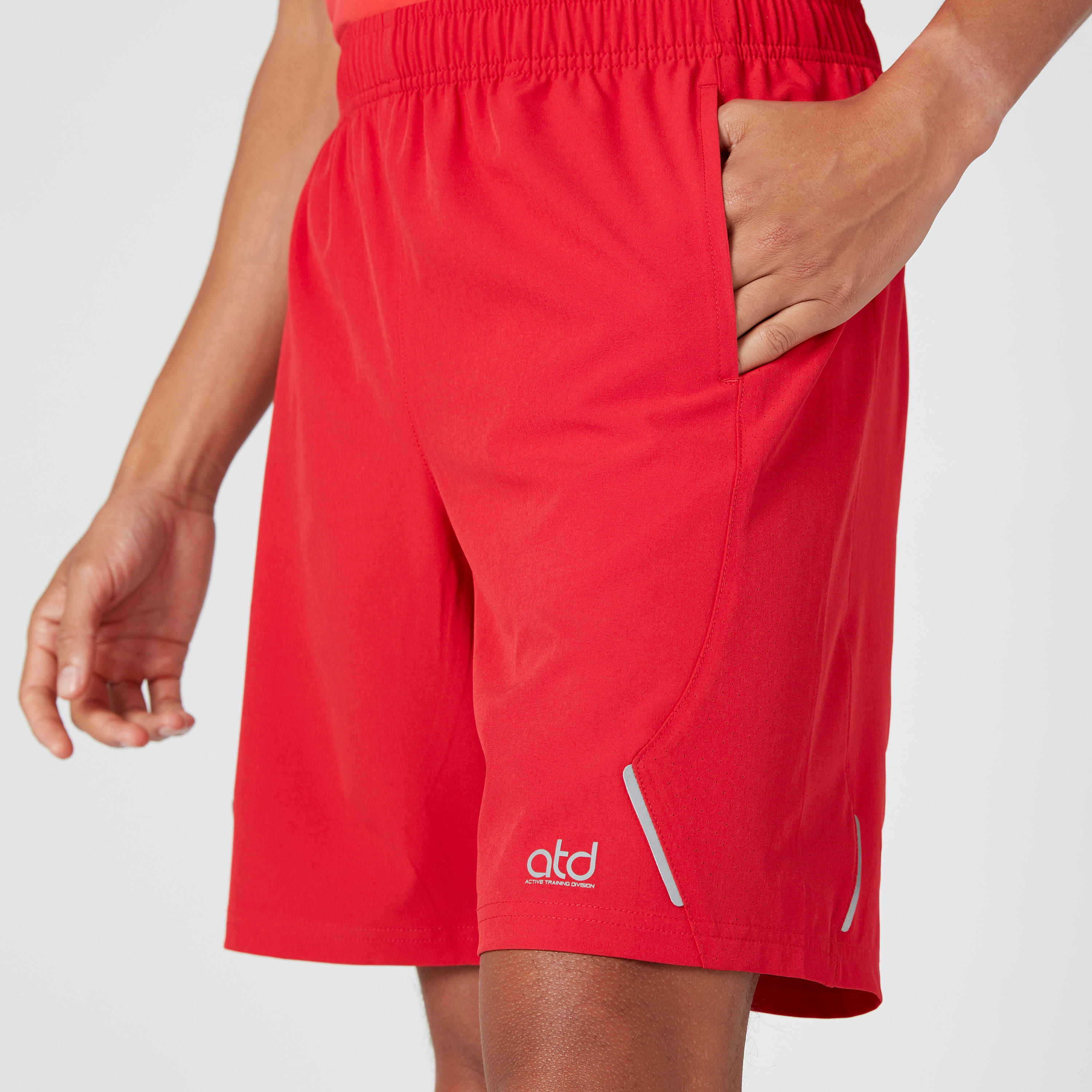 شورت بخصر مطّاطي وجيوب وطبعات-men-clothing-sportswearandactivewear-bottoms-image-5