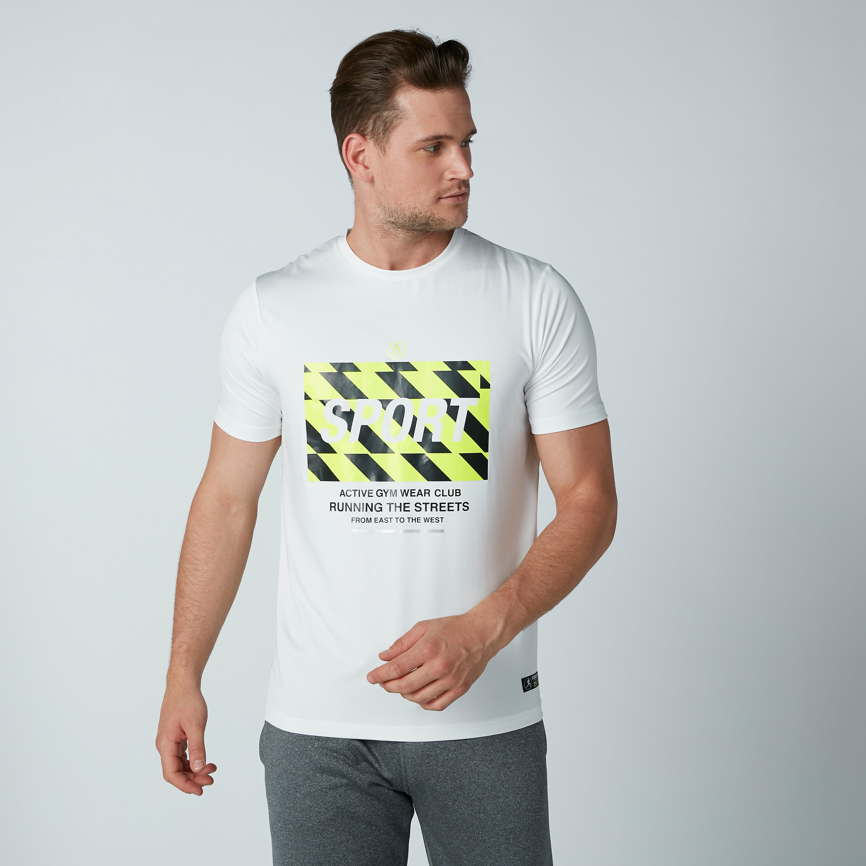 تيشيرت بياقة مستديرة وأكمام قصيرة وطبعات-men-clothing-sportswearandactivewear-tshirtsandpolos-image-3