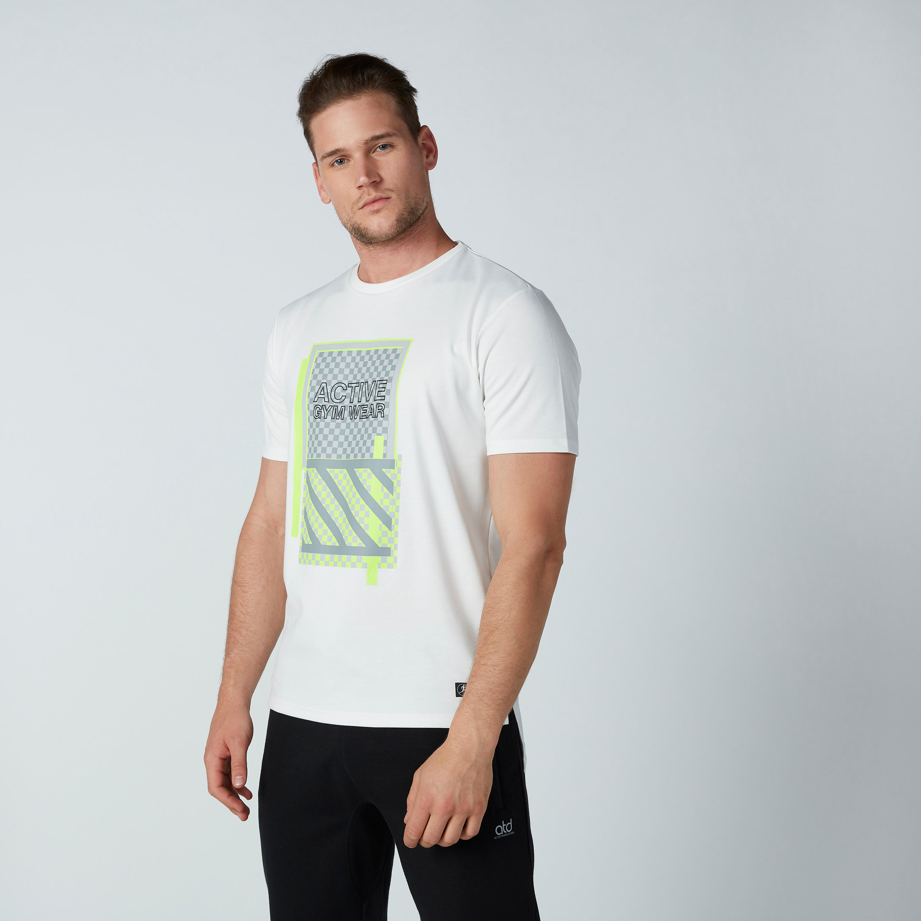 تيشيرت بياقة مستديرة وأكمام قصيرة وطبعات-men-clothing-tshirtsandpolos-tshirts-image-1