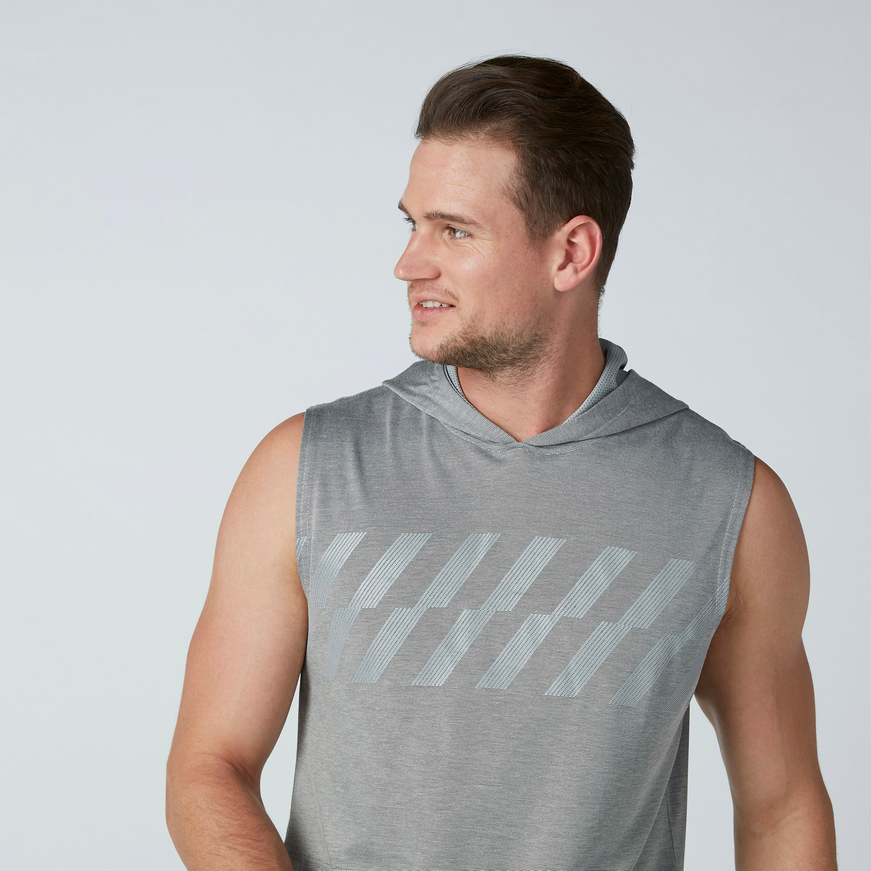 تيشيرت دون أكمام بقصّة سليم وطبعات-men-winterwear-hoodiesandsweatshirts-image-3