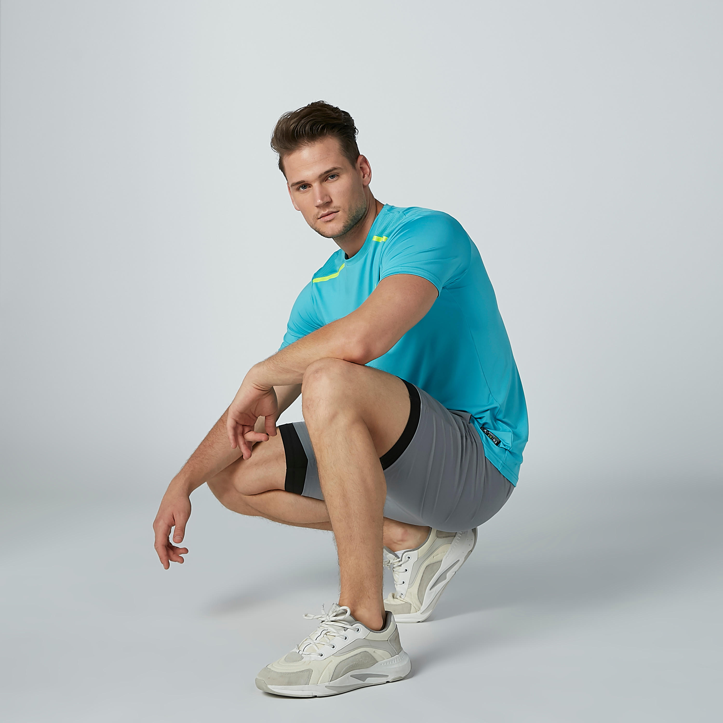شورت بجيوب ورباط وطبعات-men-clothing-sportswearandactivewear-bottoms-image-2