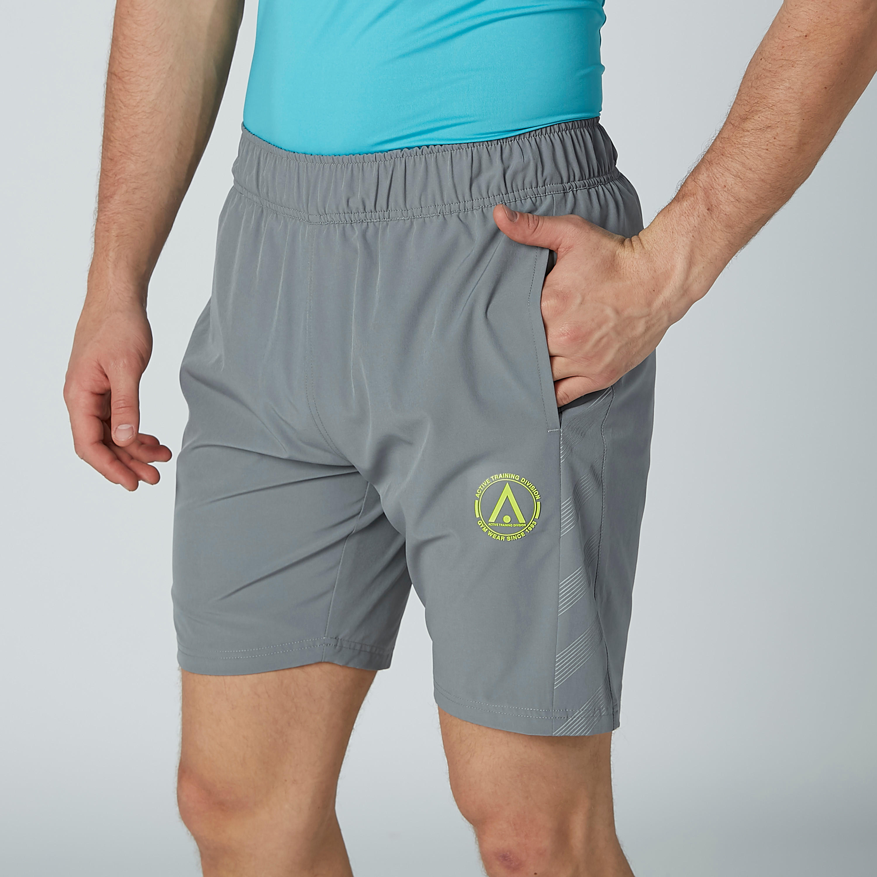 شورت بجيوب ورباط وطبعات-men-clothing-sportswearandactivewear-bottoms-image-3