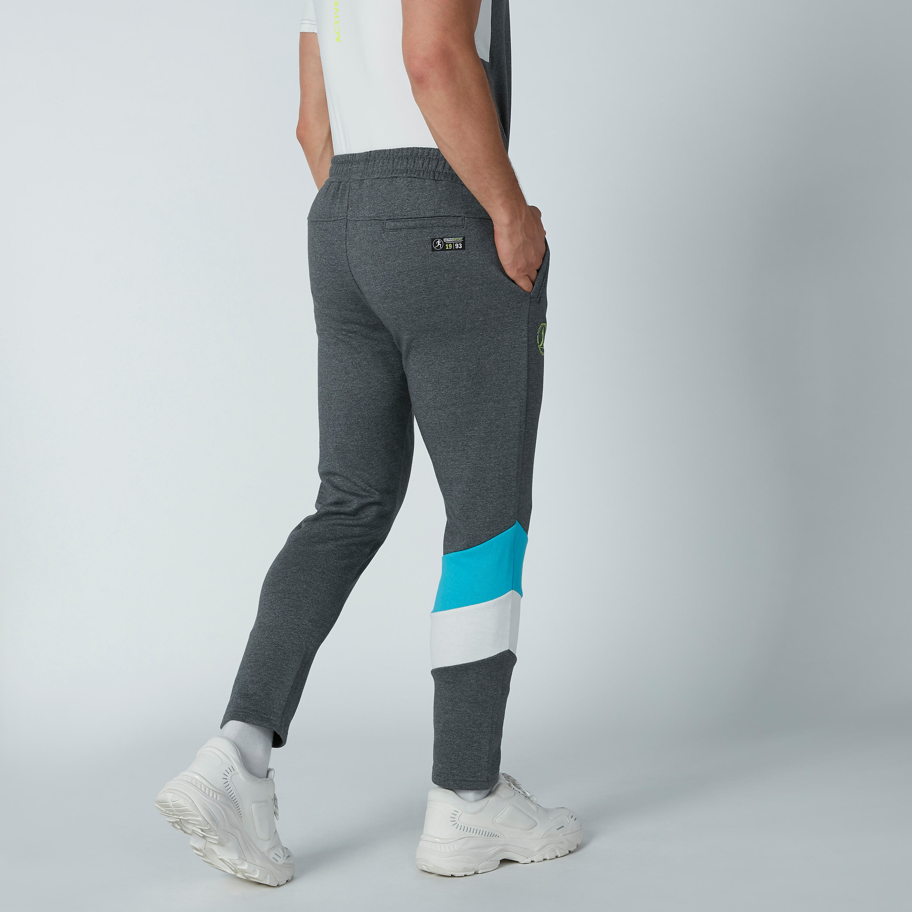 بنطال رياضي طويل بجيوب وطبعات-men-clothing-sportswearandactivewear-bottoms-image-5