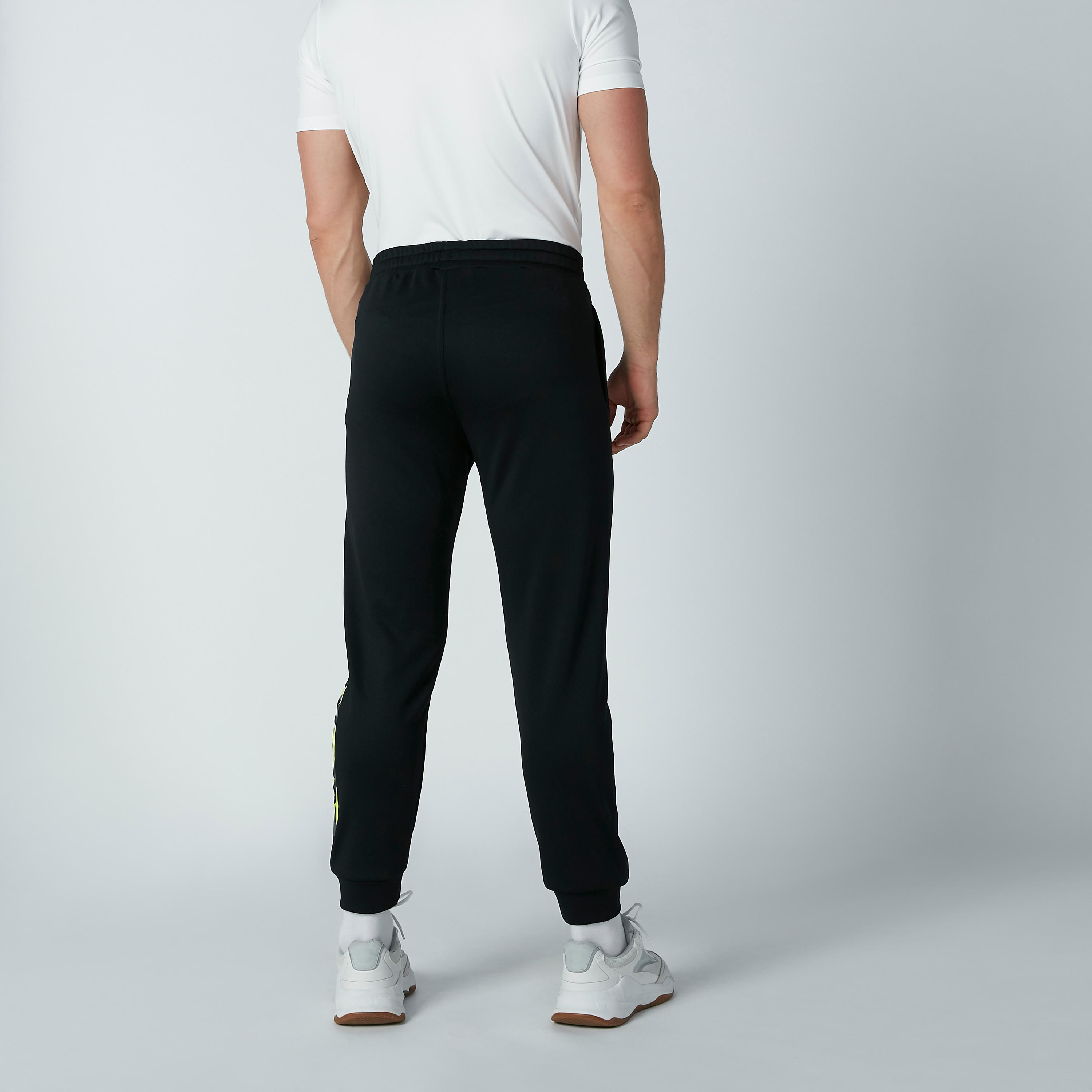 بنطال رياضي بقصّة سليم ورباط وجيوب وطبعات-men-clothing-sportswearandactivewear-bottoms-image-4