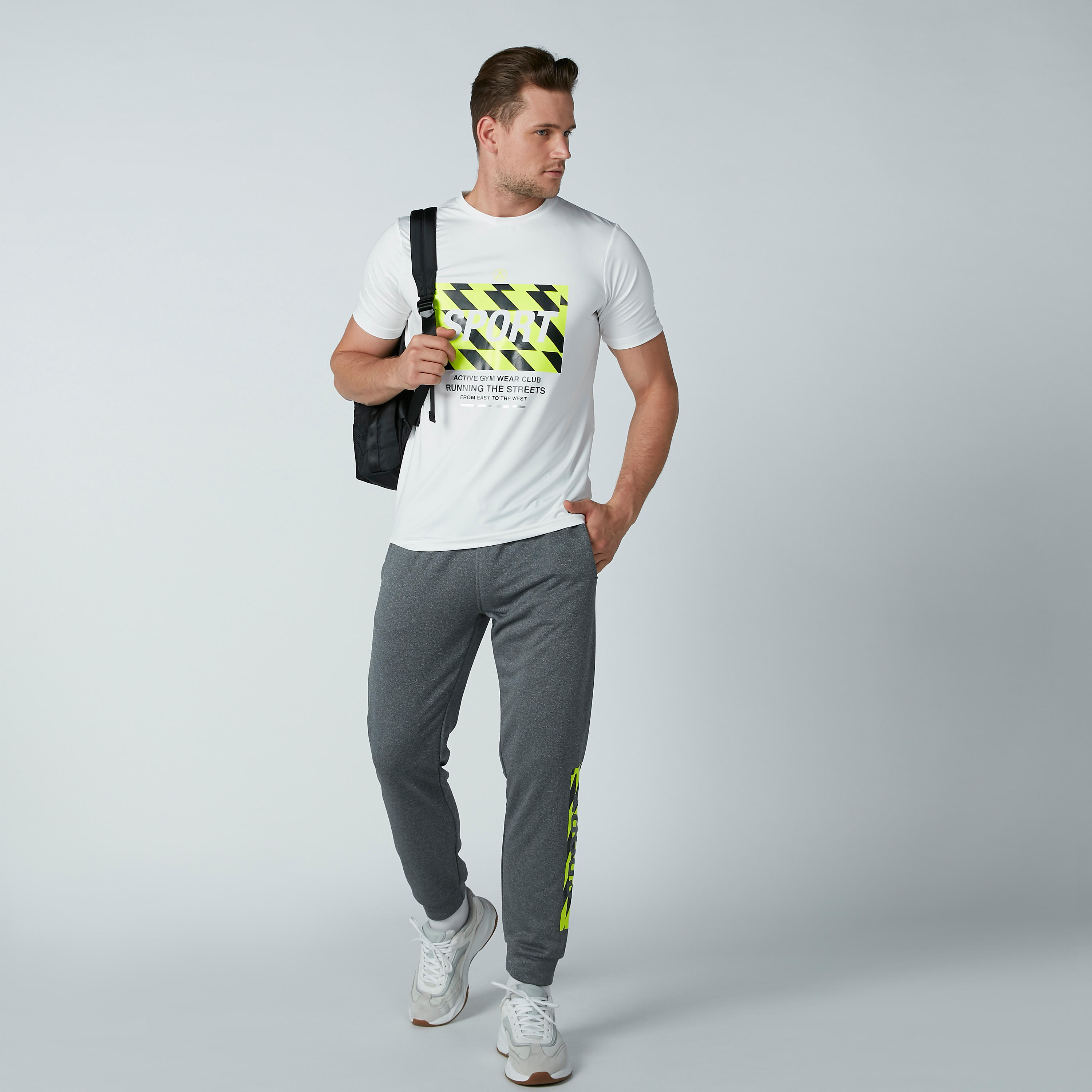بنطال رياضي طويل بقصّة سليم وطبعات-men-clothing-bottoms-joggers-image-2