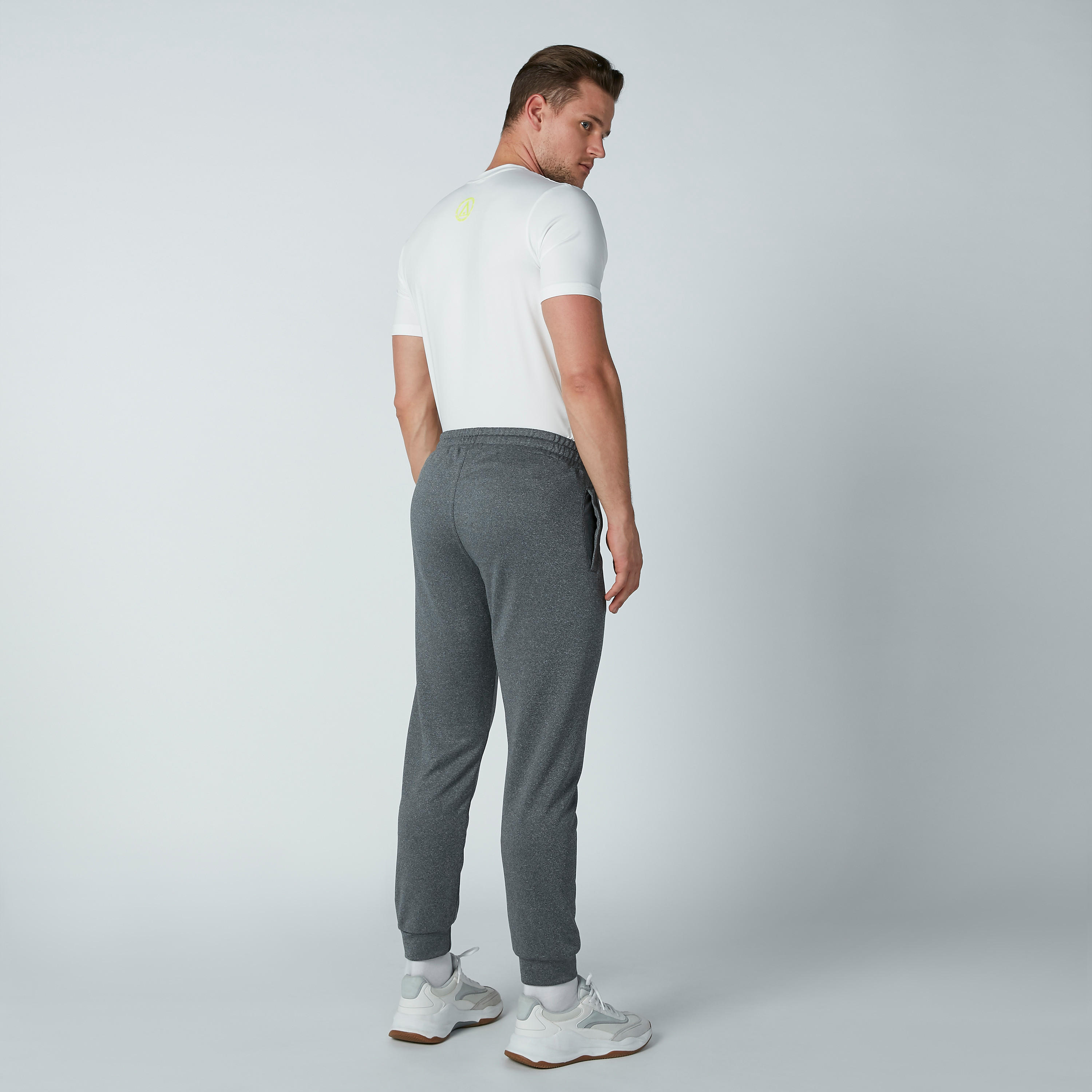 بنطال رياضي طويل بقصّة سليم وطبعات-men-clothing-bottoms-joggers-image-4
