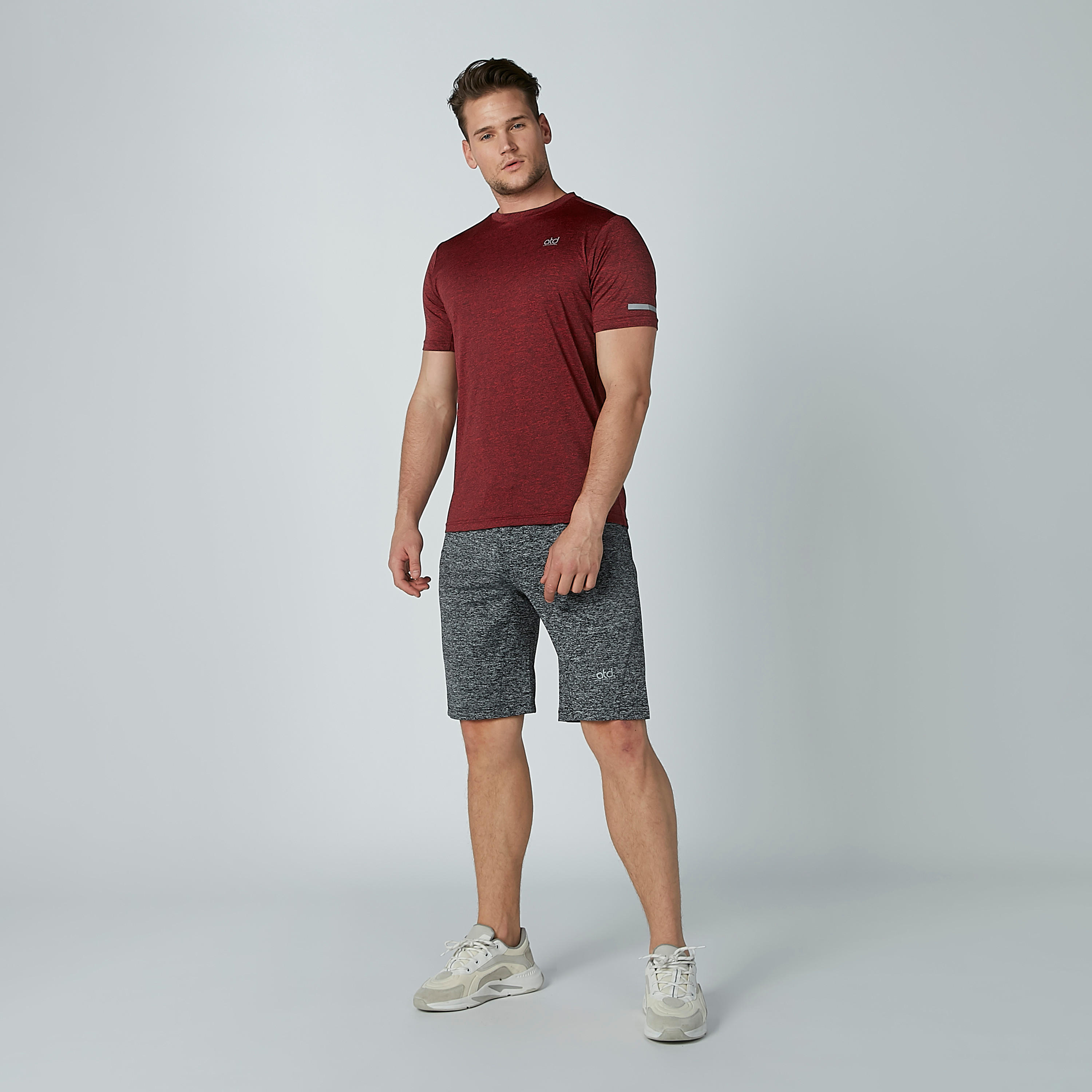تيشيرت بطبعات وياقة مستديرة وأكمام قصيرة-men-clothing-tshirtsandpolos-tshirts-image-2