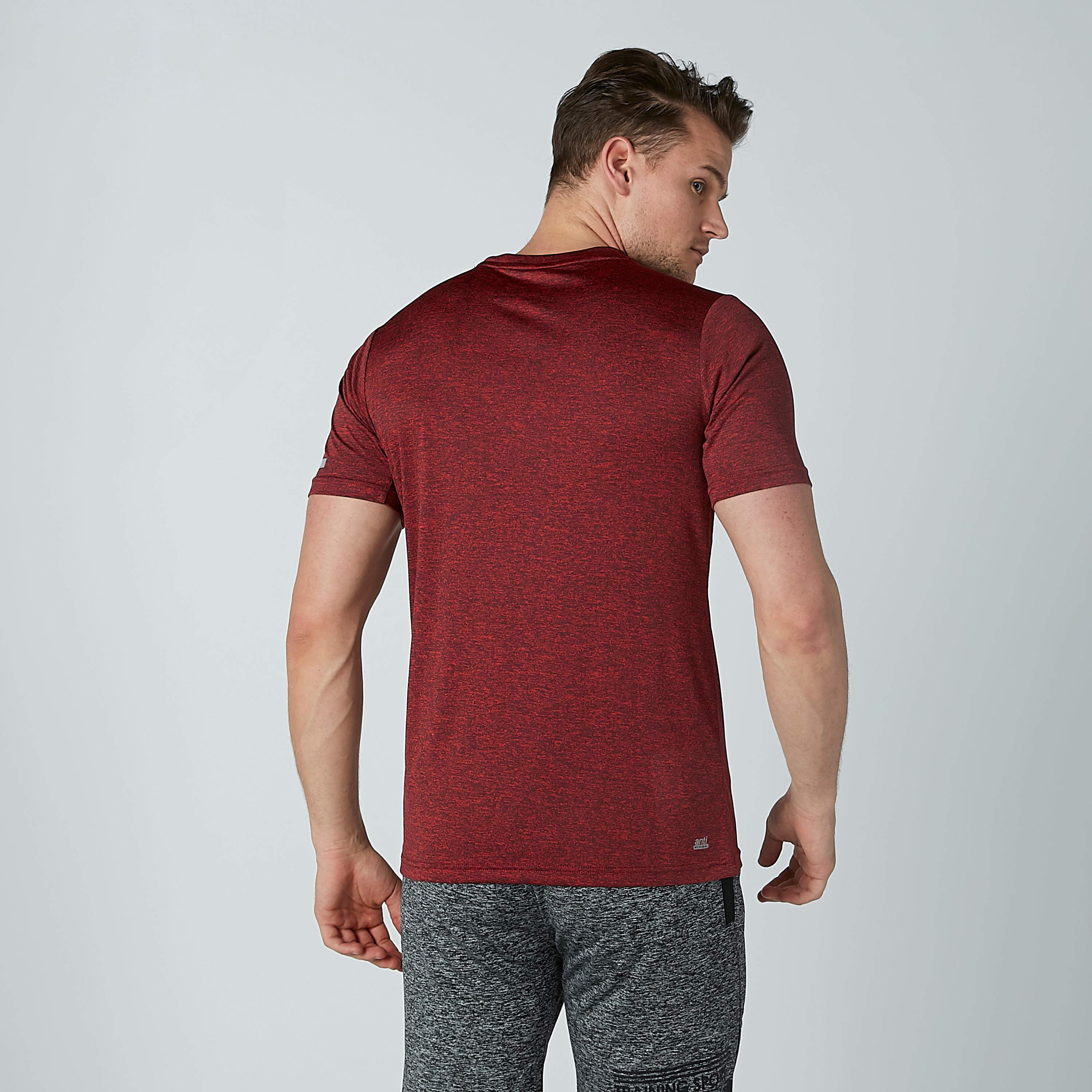تيشيرت بطبعات وياقة مستديرة وأكمام قصيرة-men-clothing-tshirtsandpolos-tshirts-image-4