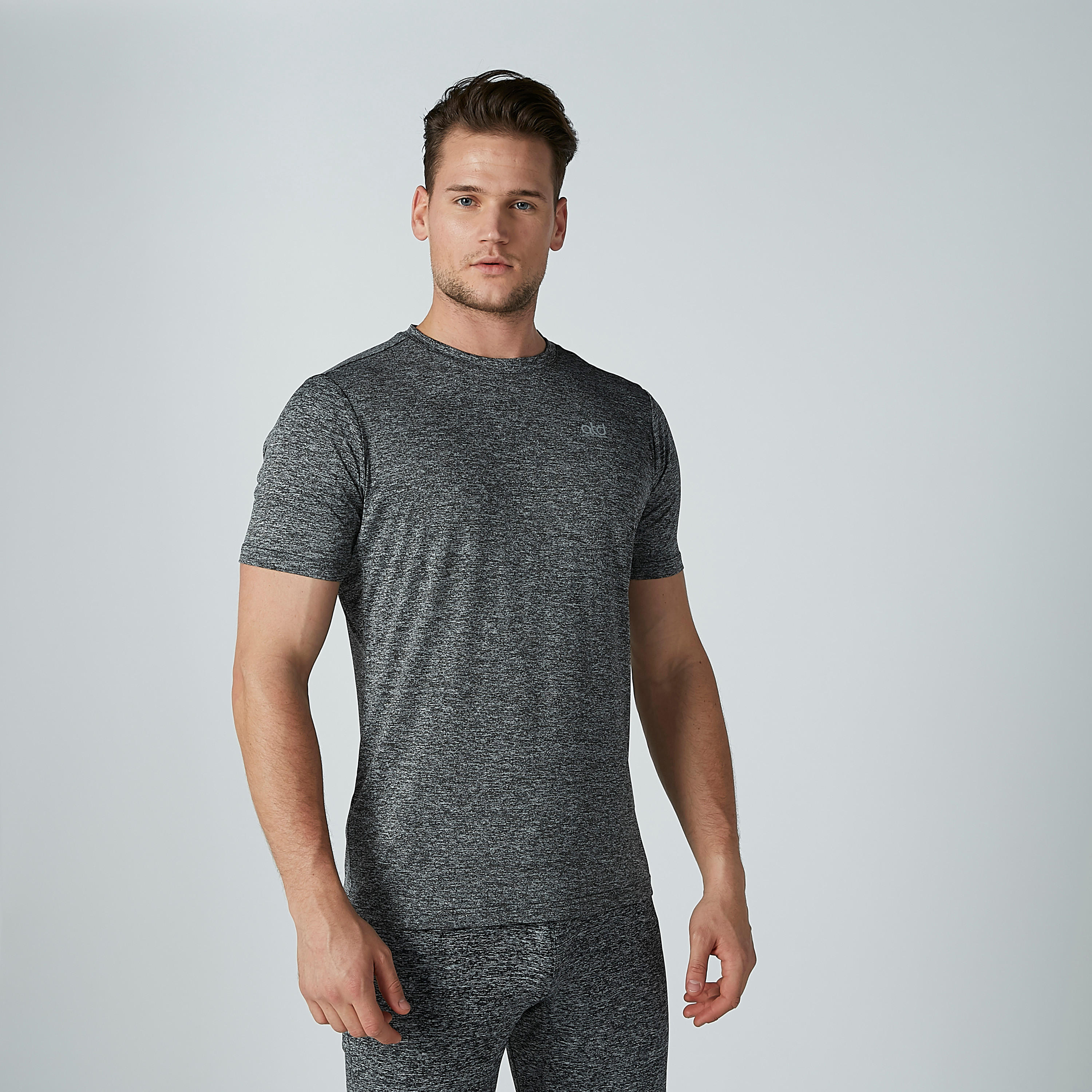 تيشيرت بطبعات وياقة مستديرة وأكمام قصيرة-men-clothing-sportswearandactivewear-tshirtsandpolos-image-4