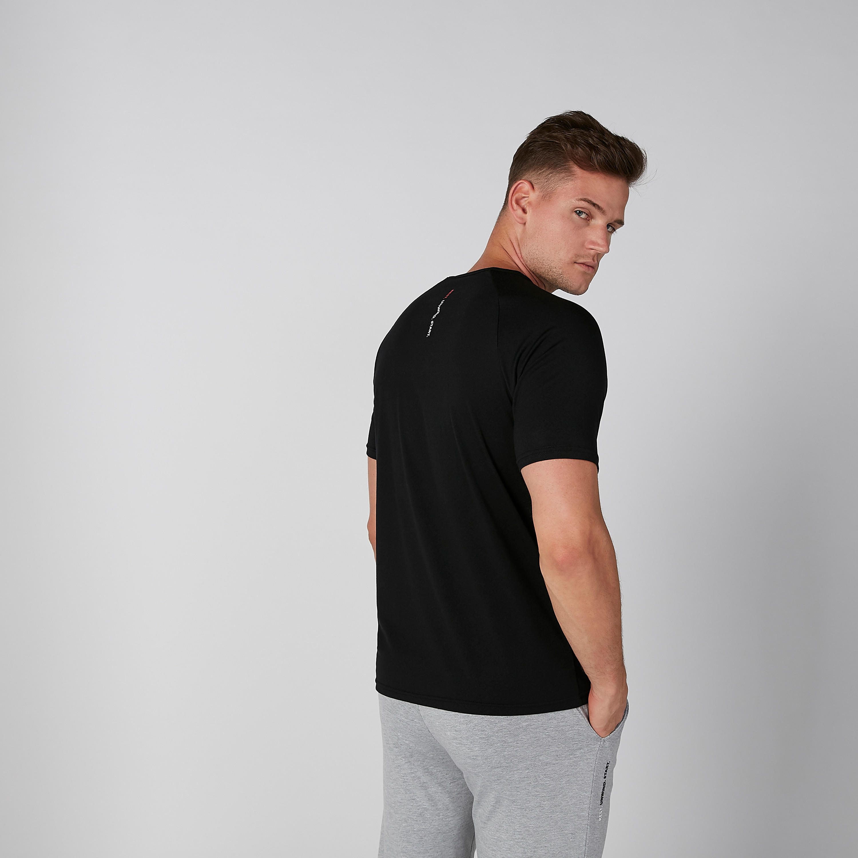 تيشيرت بياقة مستديرة وأكمام قصيرة وطبعات-men-clothing-tshirtsandpolos-tshirts-image-4