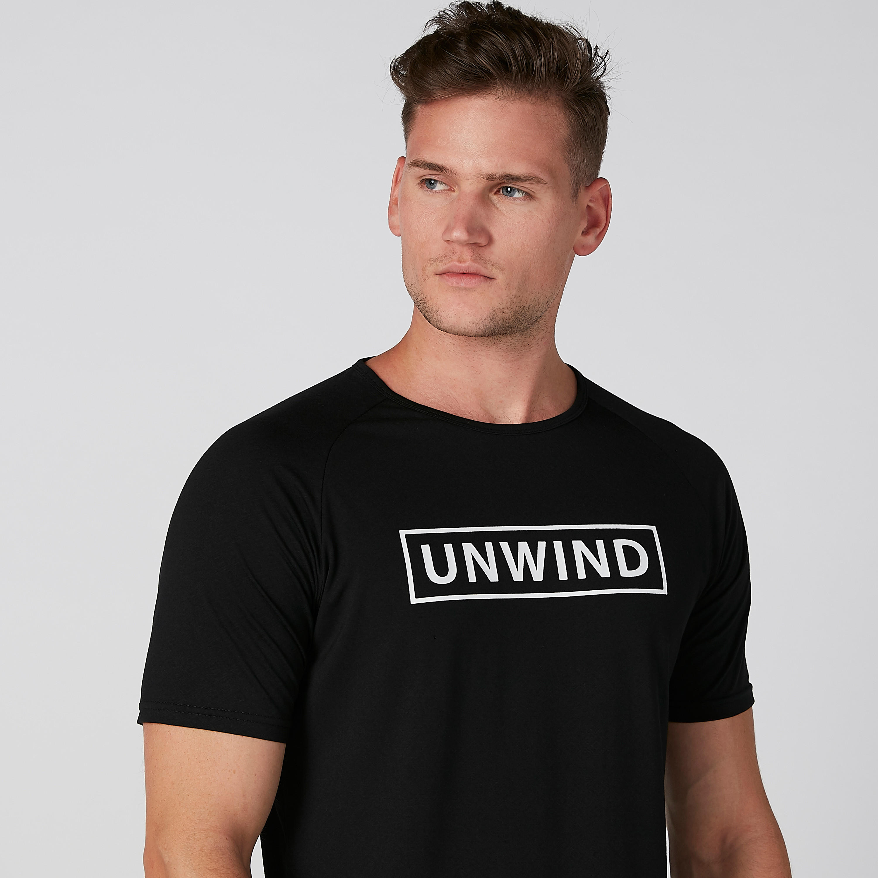 تيشيرت بياقة مستديرة وأكمام قصيرة وطبعات-men-clothing-tshirtsandpolos-tshirts-image-2