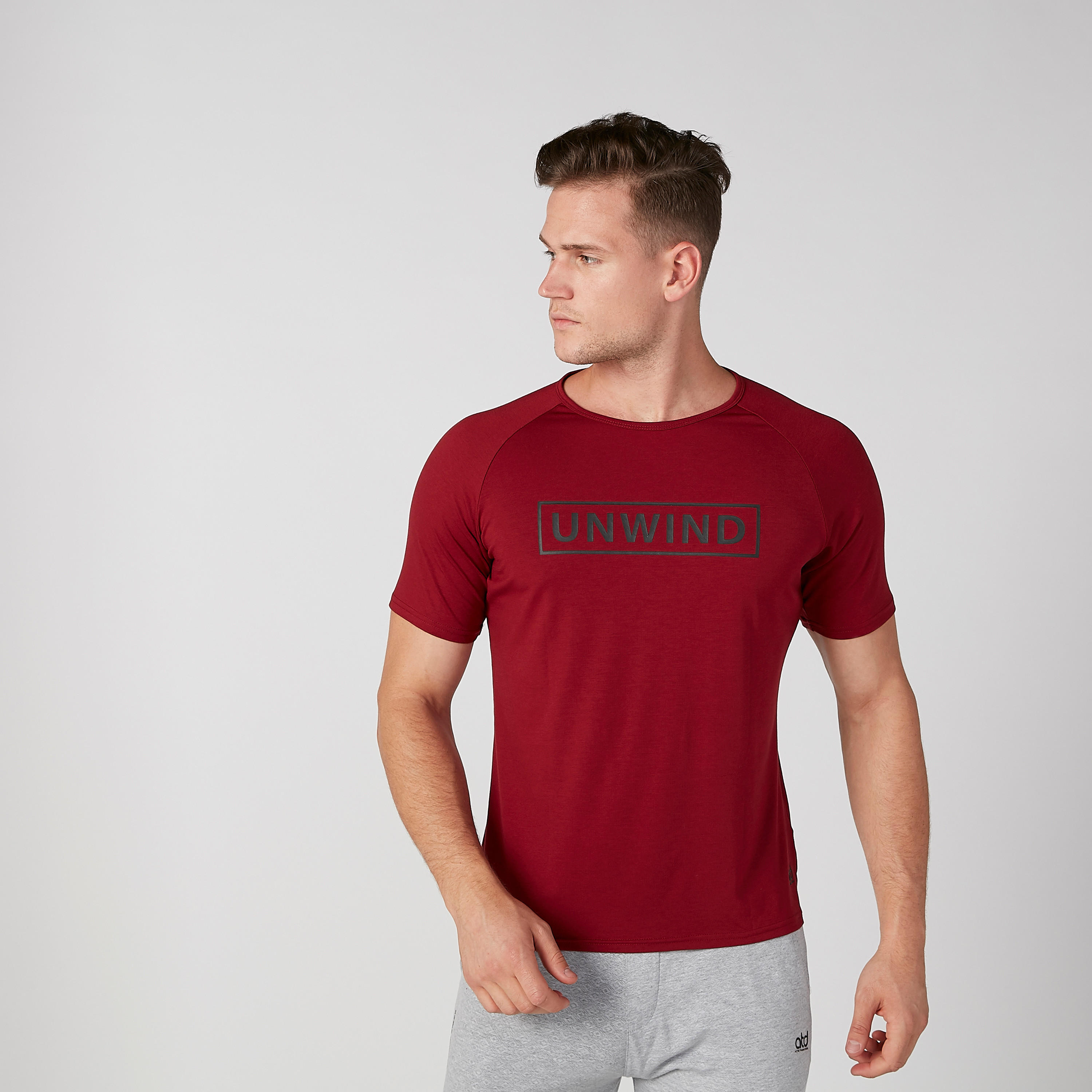 تيشيرت بياقة مستديرة وأكمام قصيرة وطبعات-men-clothing-tshirtsandpolos-tshirts-image-3